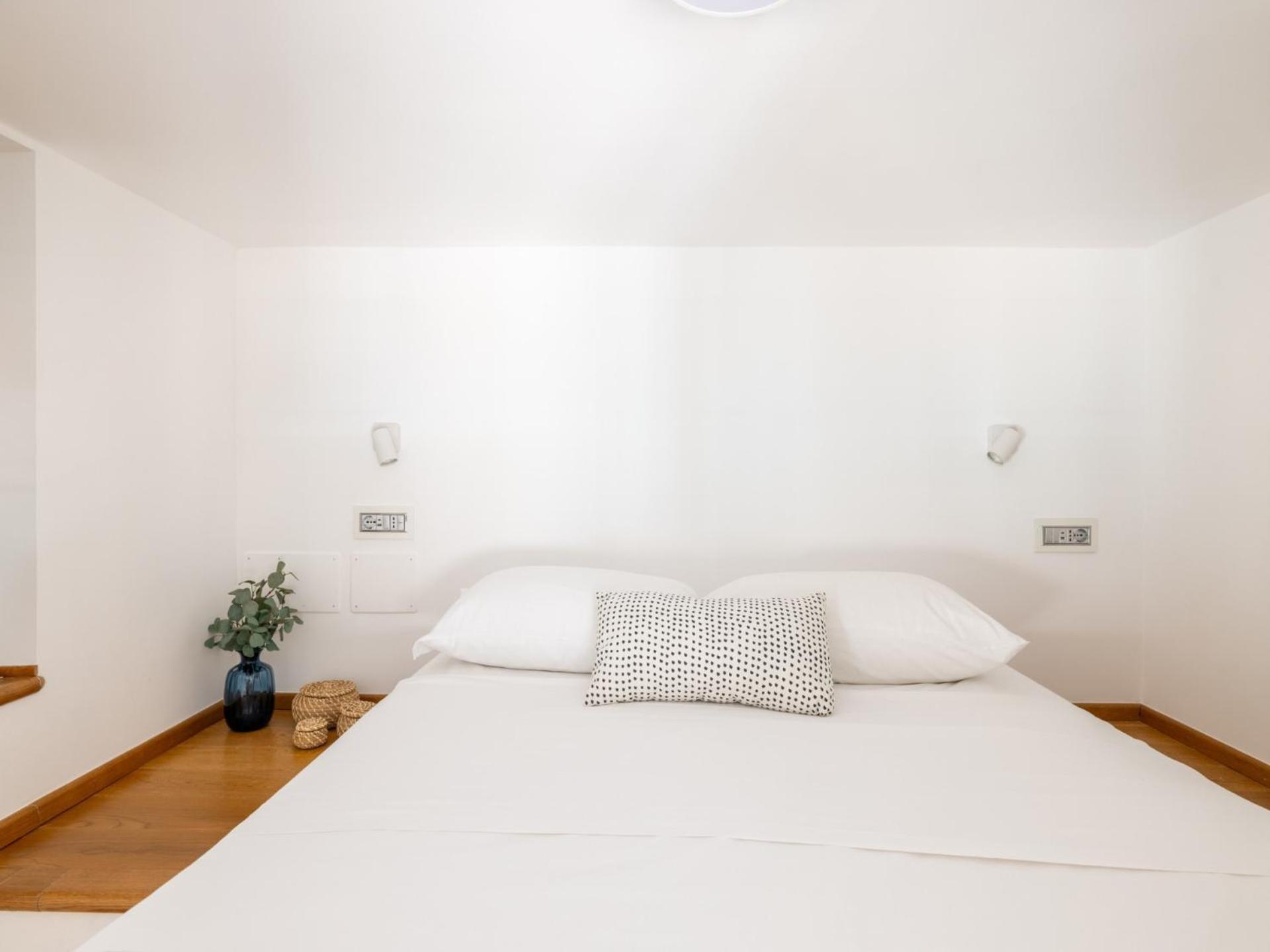 The Rent - One-bedroom Flat In Tritone Area Roma