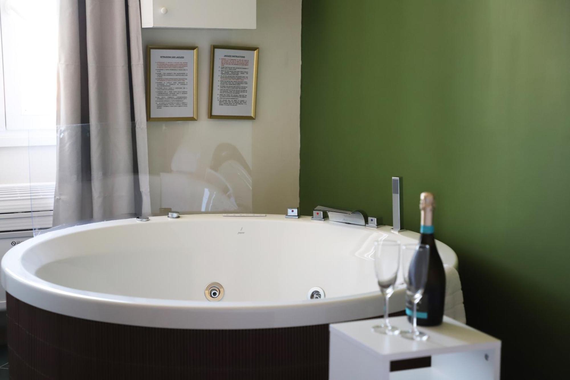 Vatican Jacuzzi House Rome