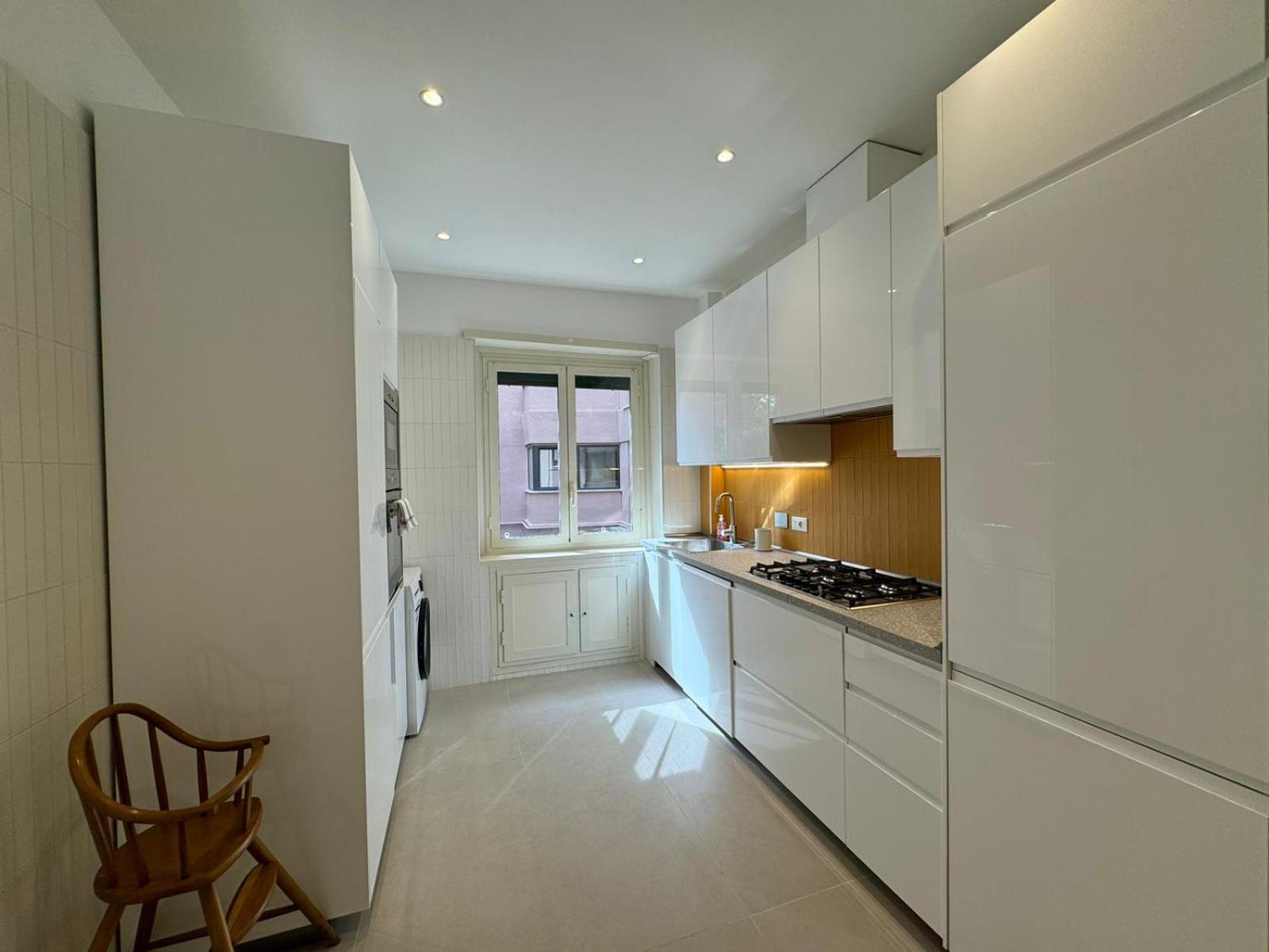 Refined Retreat In Renovated P R A T I Gem Apartamento
