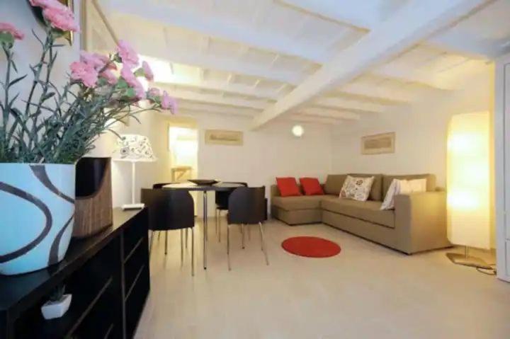 Pantheon In The Heart Of Apartamento