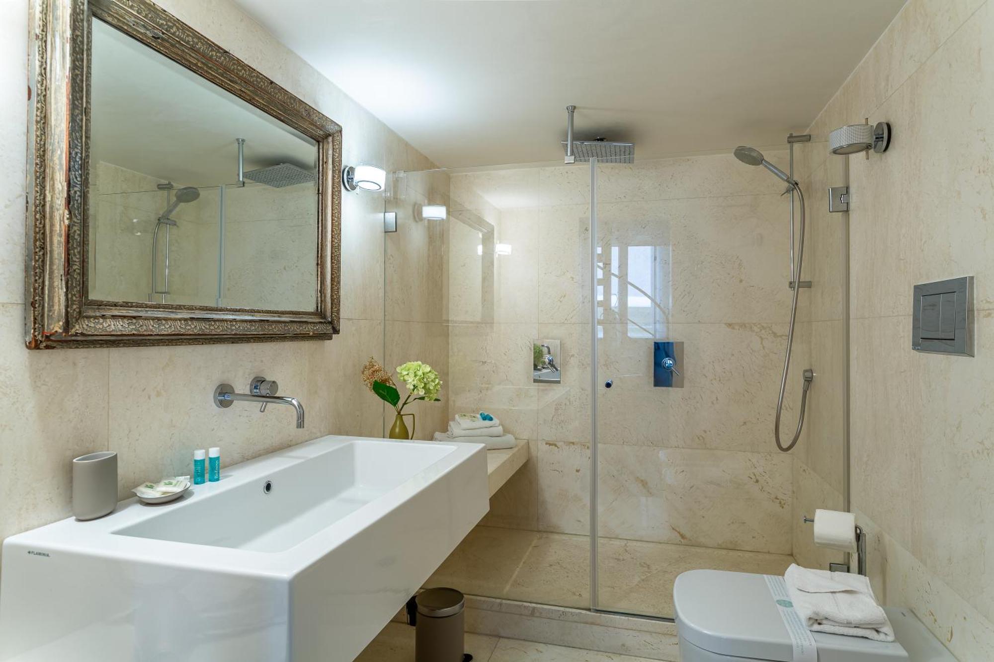 Iflat Pantheon Elegant 3-bedroom Roma
