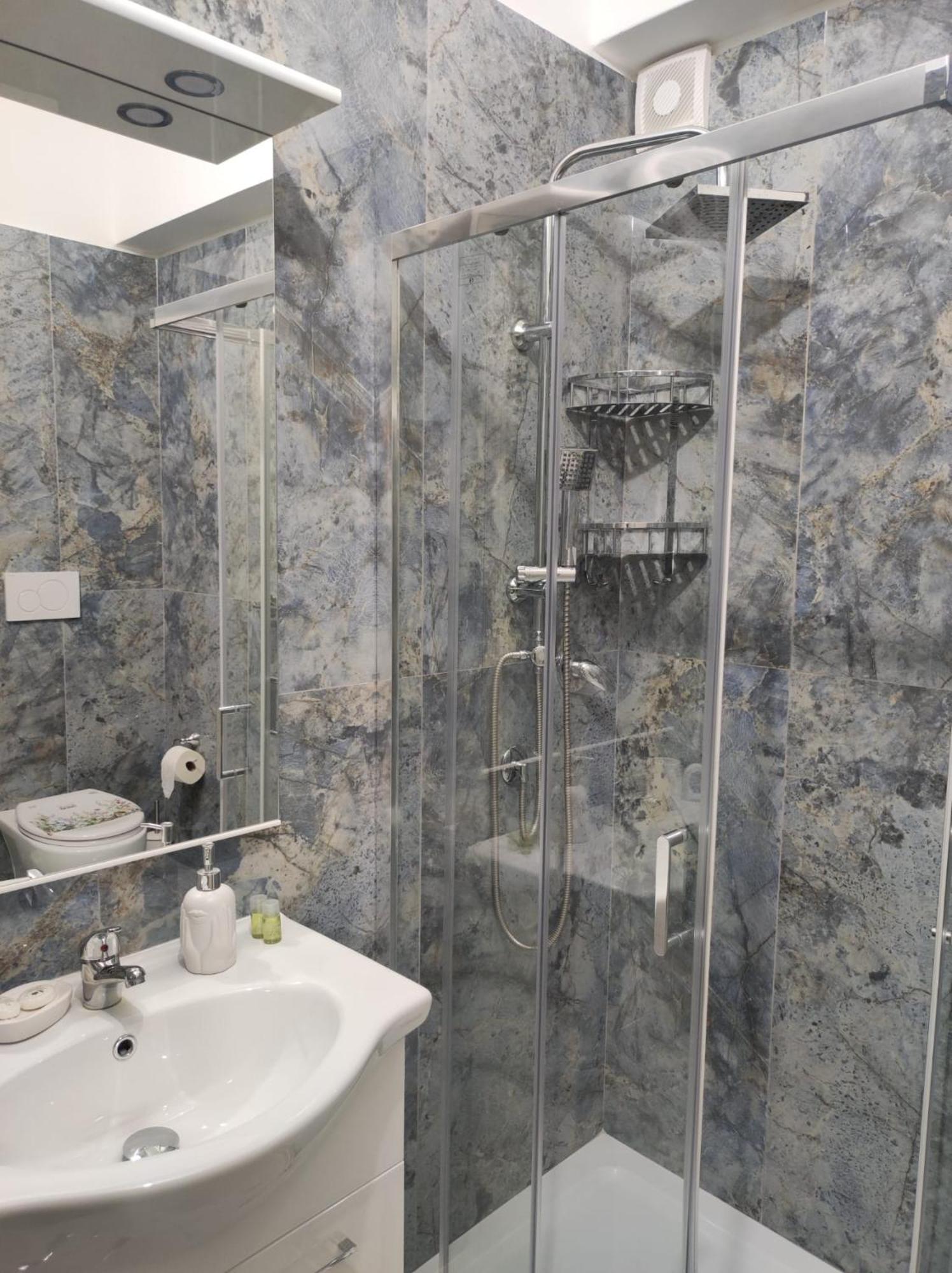 An &lo-luxury - Metro Teano Rom