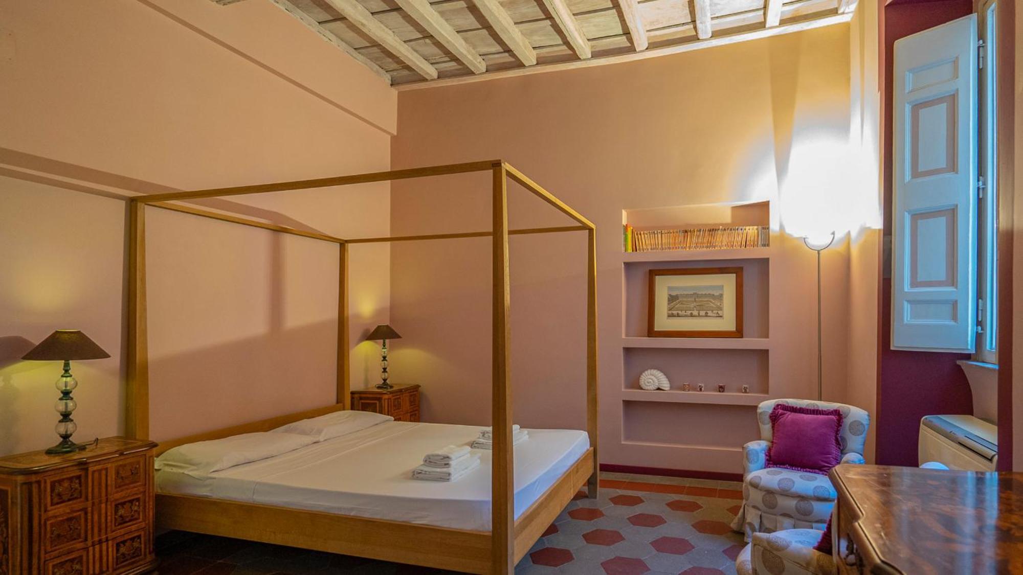 Campo De' Fiori Pinky House