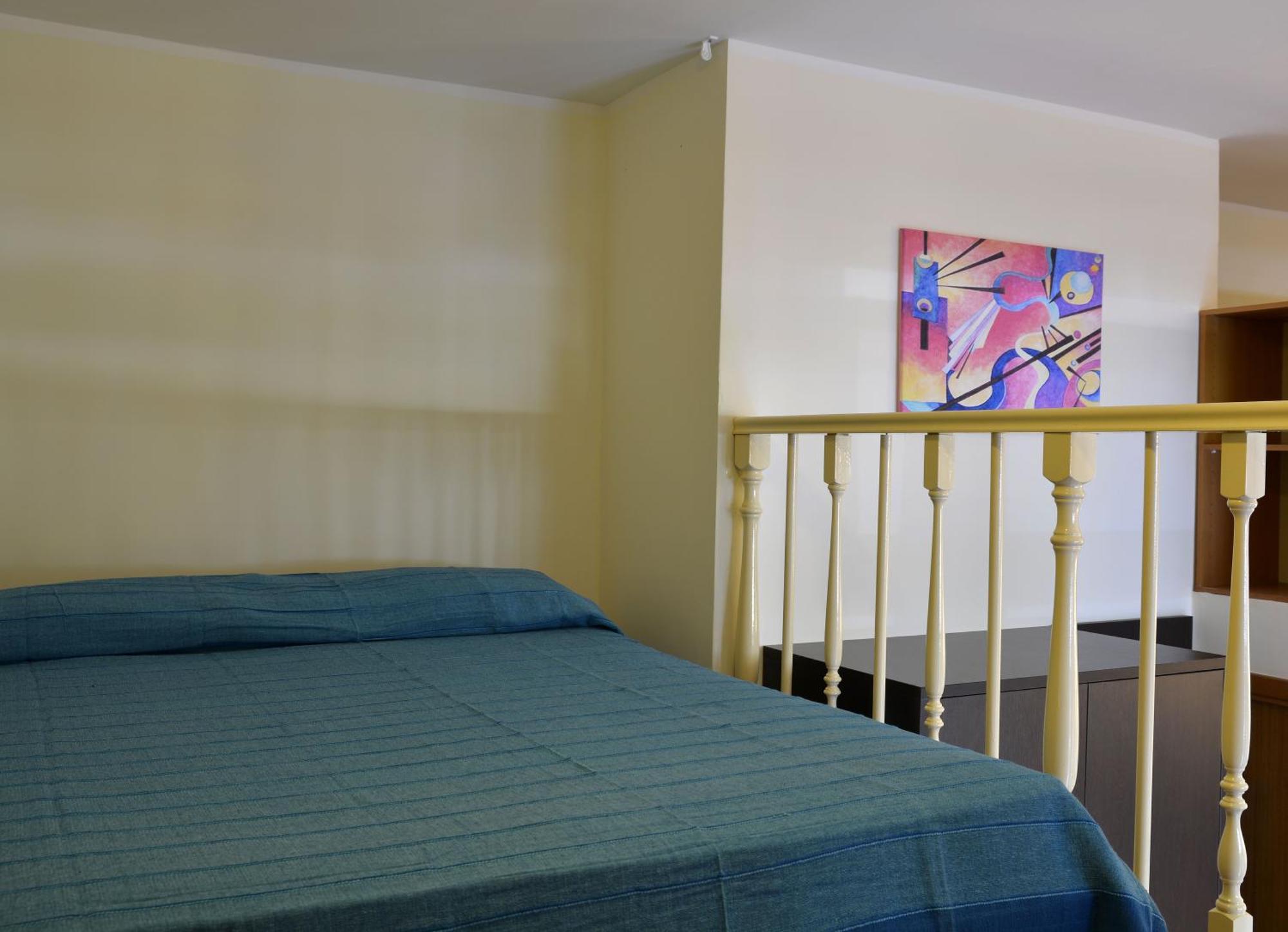 Gemelli Holidays -2 Easy Lofts, Groundfloor With Courtyard, Mezzanine Bedroom, Baby & Pet Friendly, Near Monte Mario Station Connecting To Center In 20 Minutes, 2 Steps From Bus, Groceries, Restaurants, Park, Cycle Path - Warm Guest Care In 4 Languag * Roma