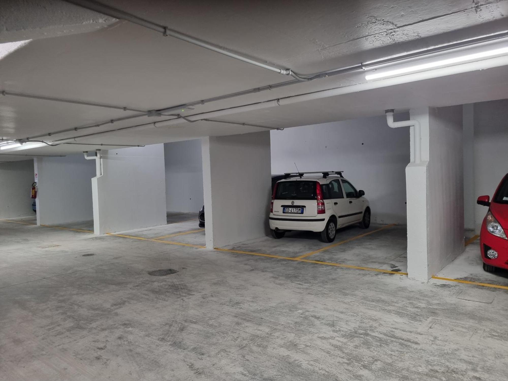 Intero Con Giardino E Parcheggio * Roma