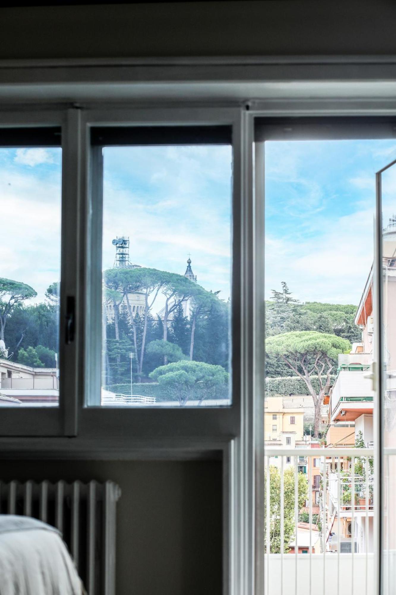 Vatican View With Balcony *