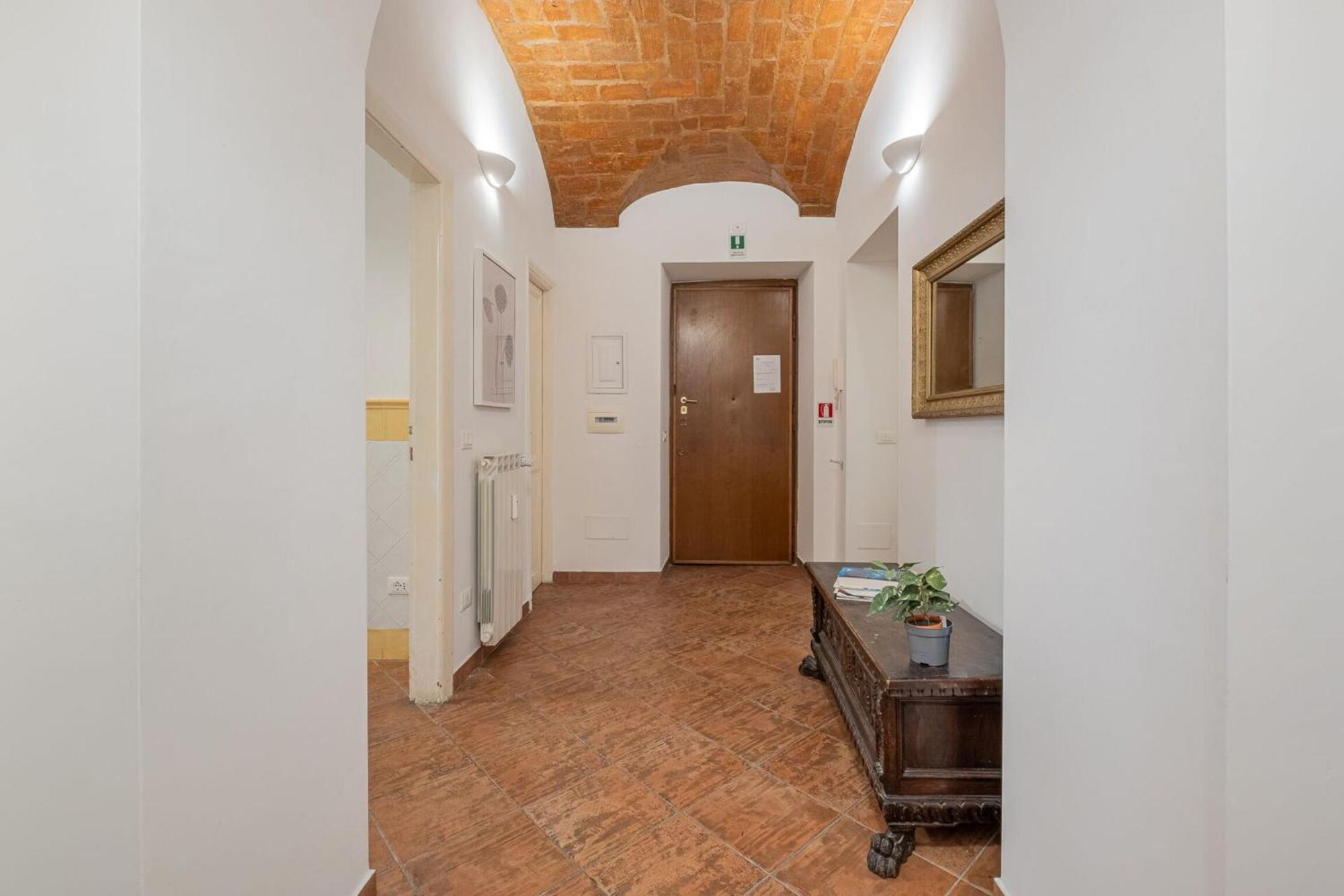 Merulana House Apartment