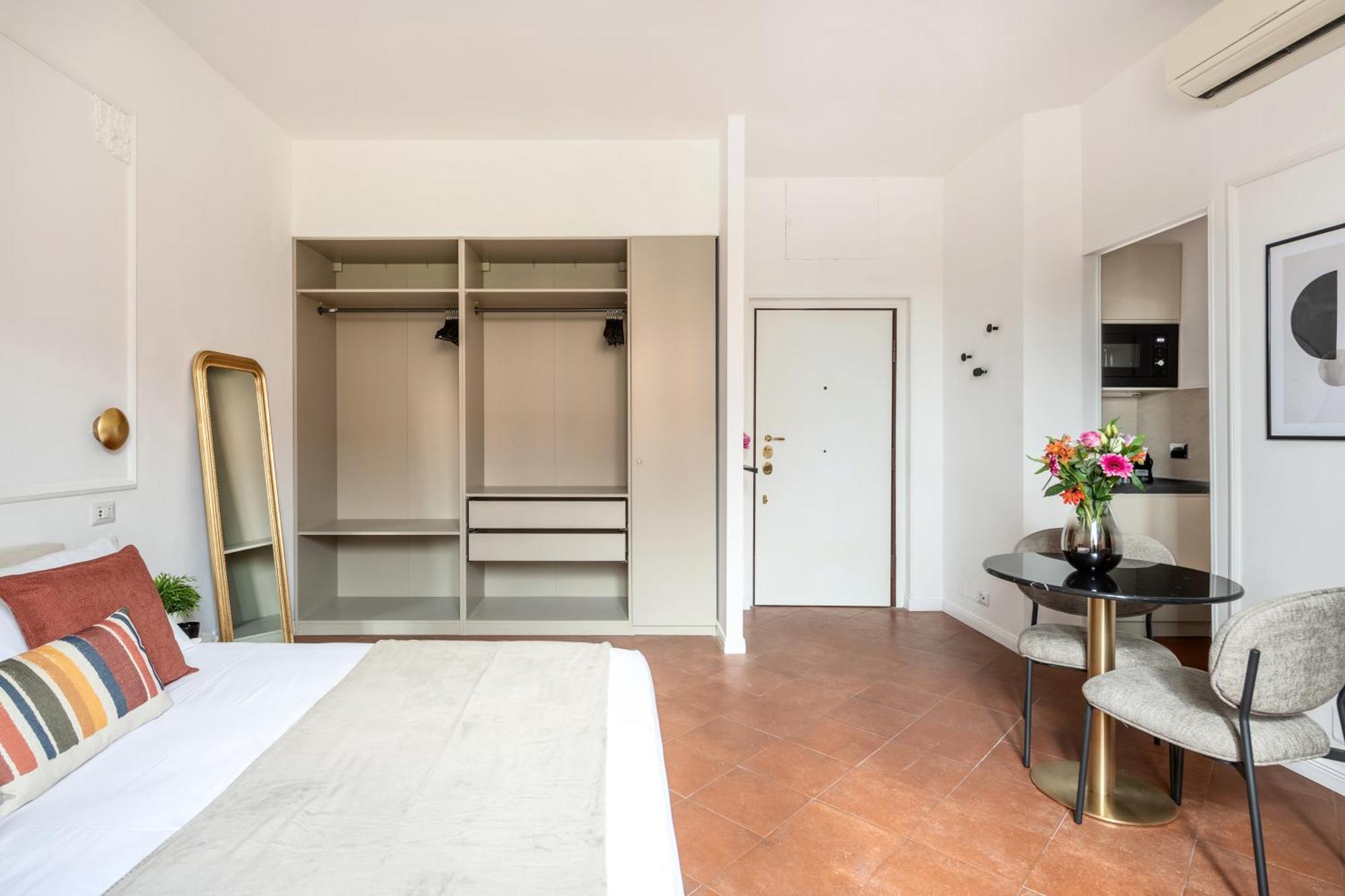 Apartment White Flat Termini *