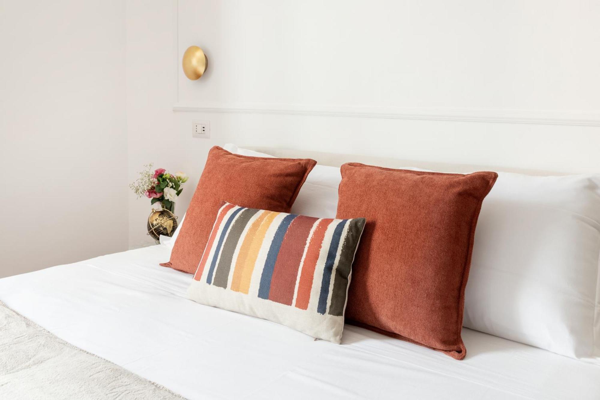 White Flat Termini Apartment