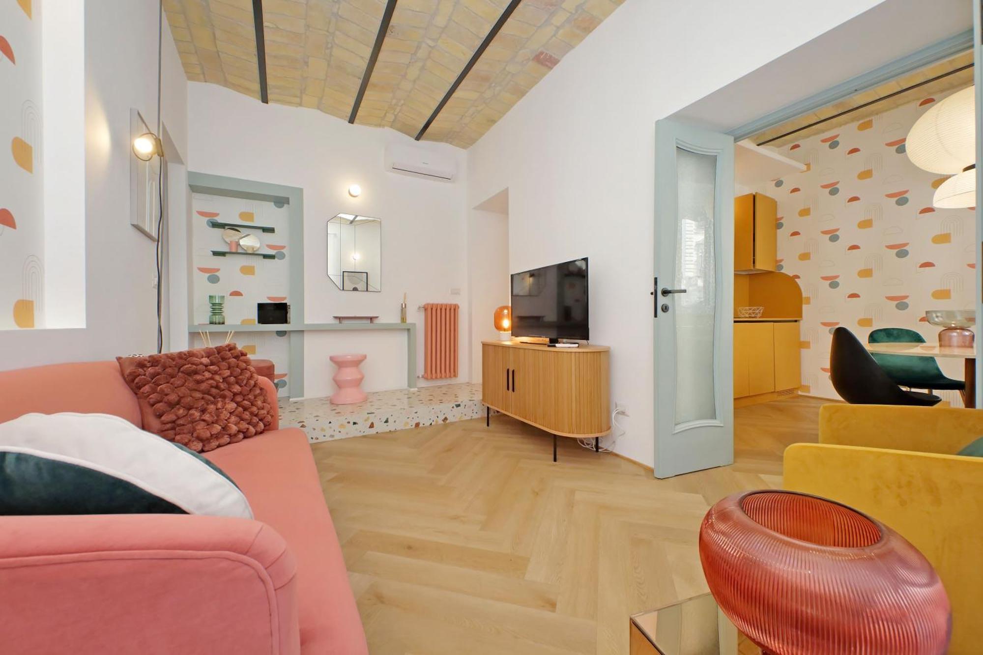Ych-colorful And Classy Near Fori Imperiali Roma