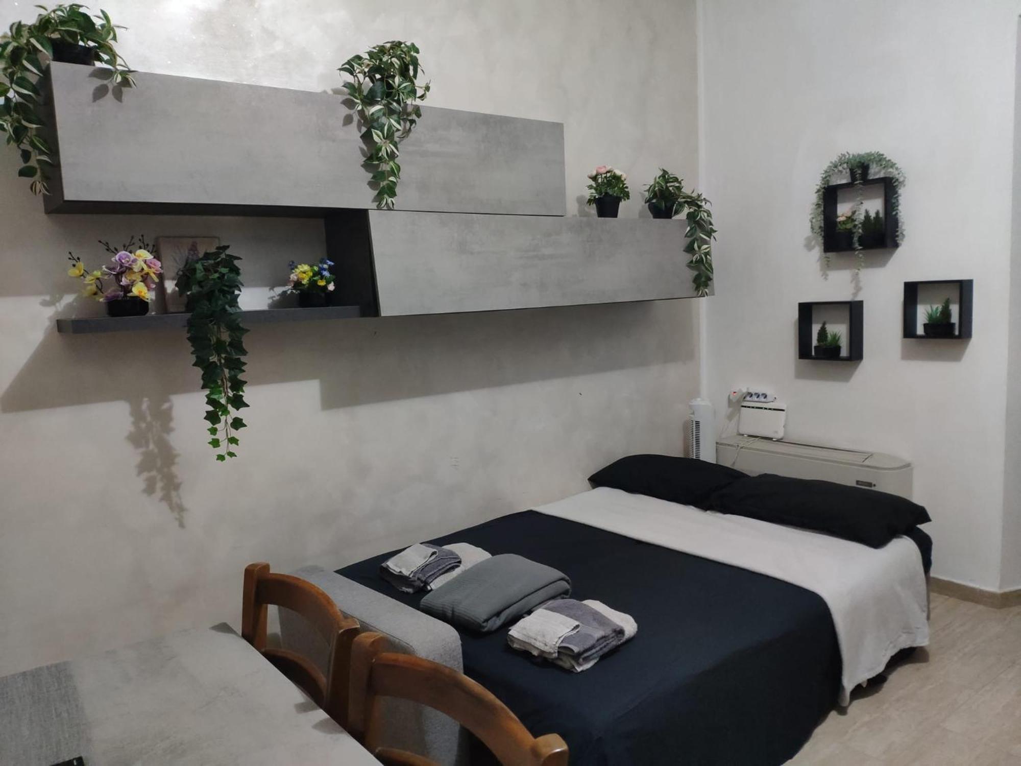 Guest house Deluxe With Private Kitchen And Garden - Close To Metro C