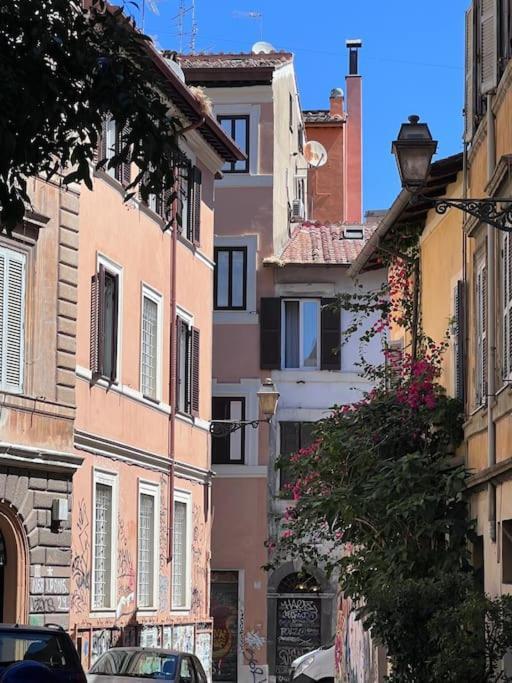Charming Restored Loft In The Heart Of Trastevere Appartamento Roma