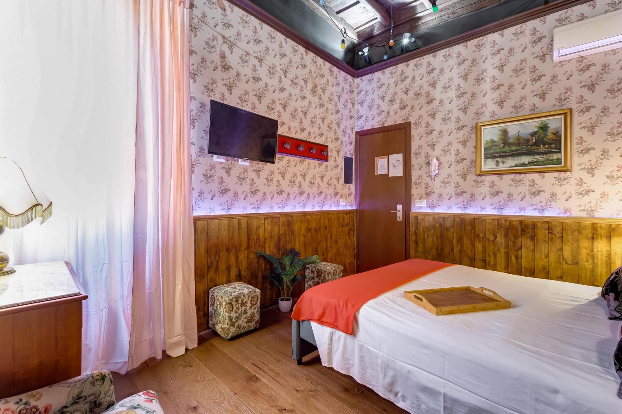 Stranger Pod Apartment