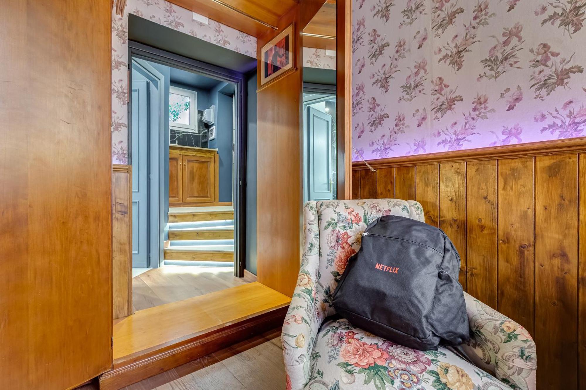 Stranger Pod Apartment *