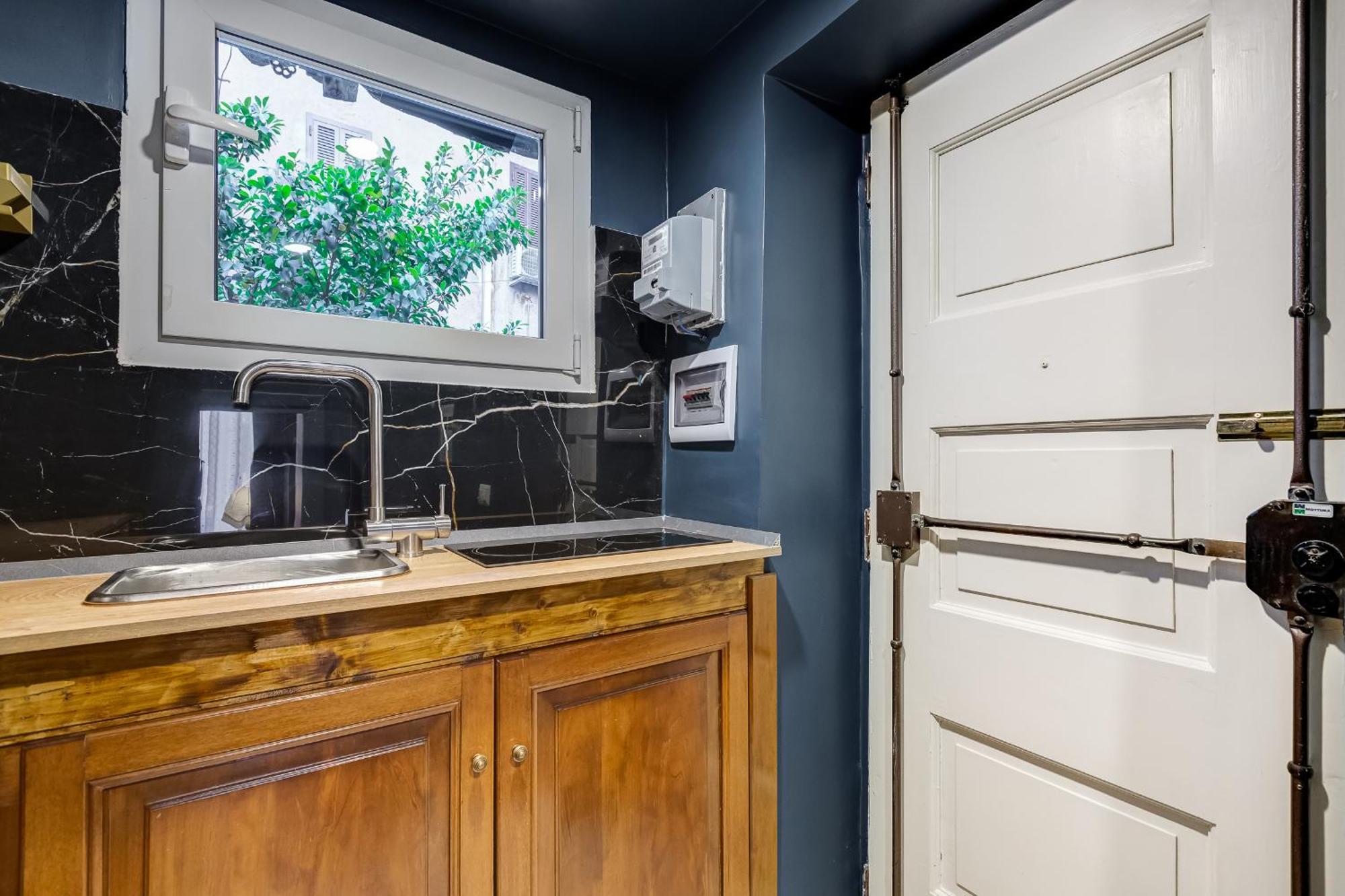 Apartment Stranger Pod *