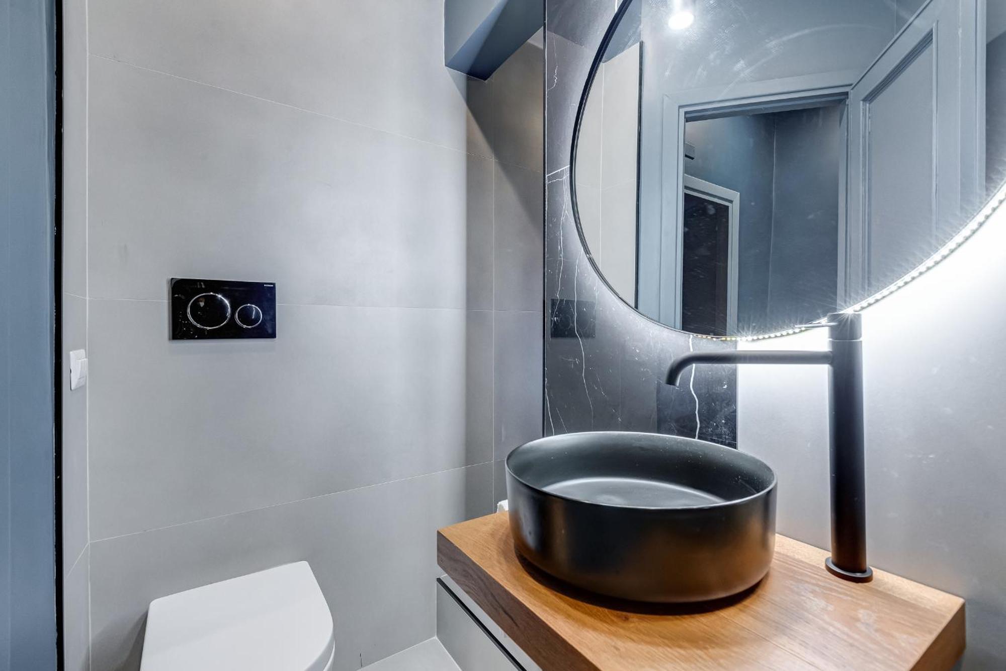 Apartment Stranger Pod