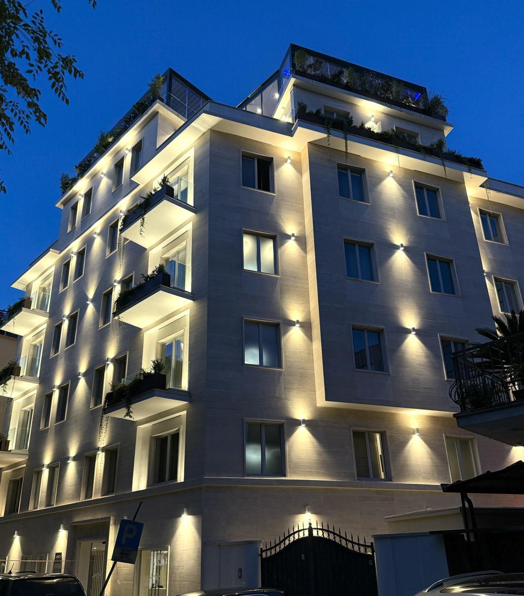 J Maluni 4* Roma