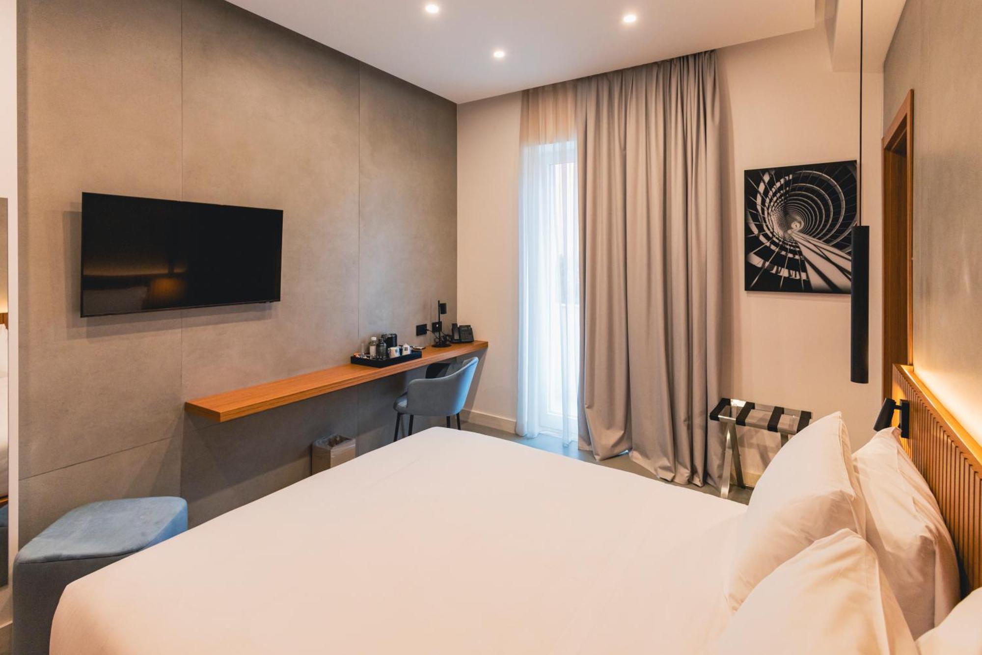 J Maluni Hotel