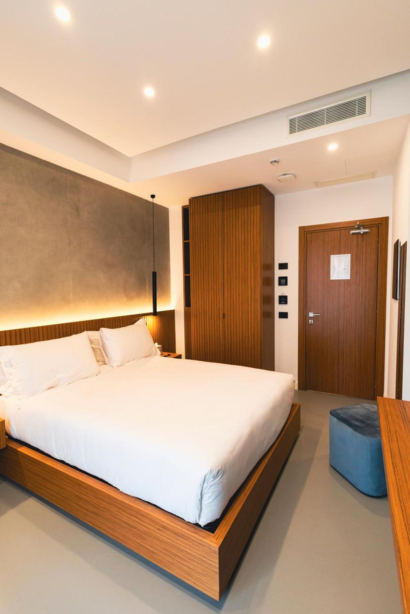 J Maluni 4* Roma