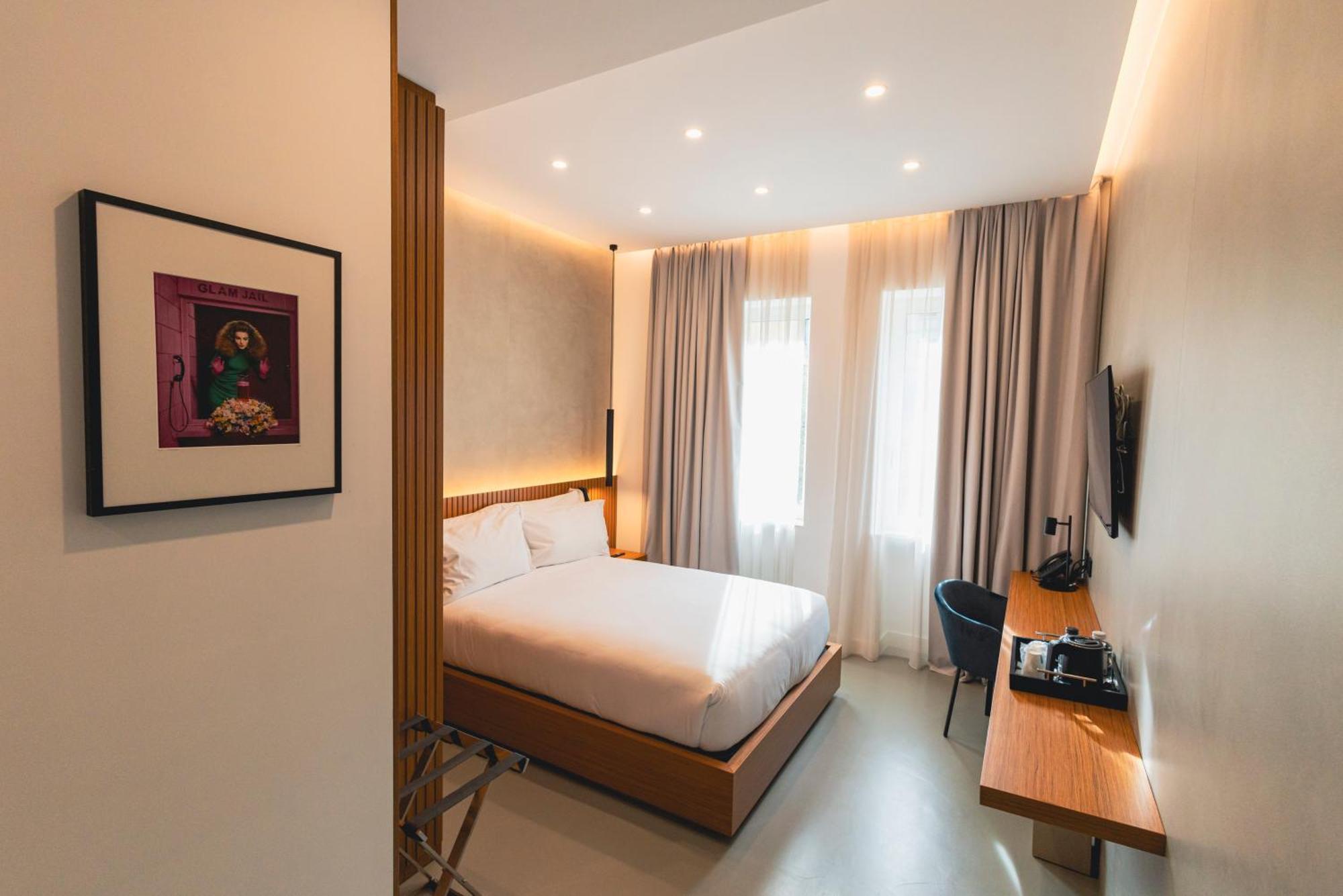 Hotel J Maluni 4*