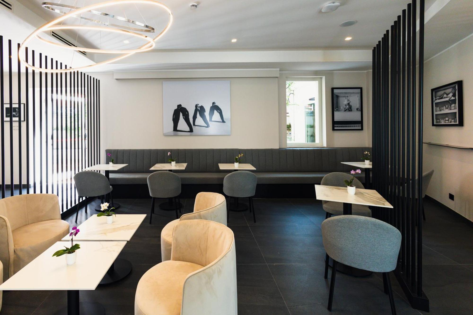 J Maluni Hotel 4*
