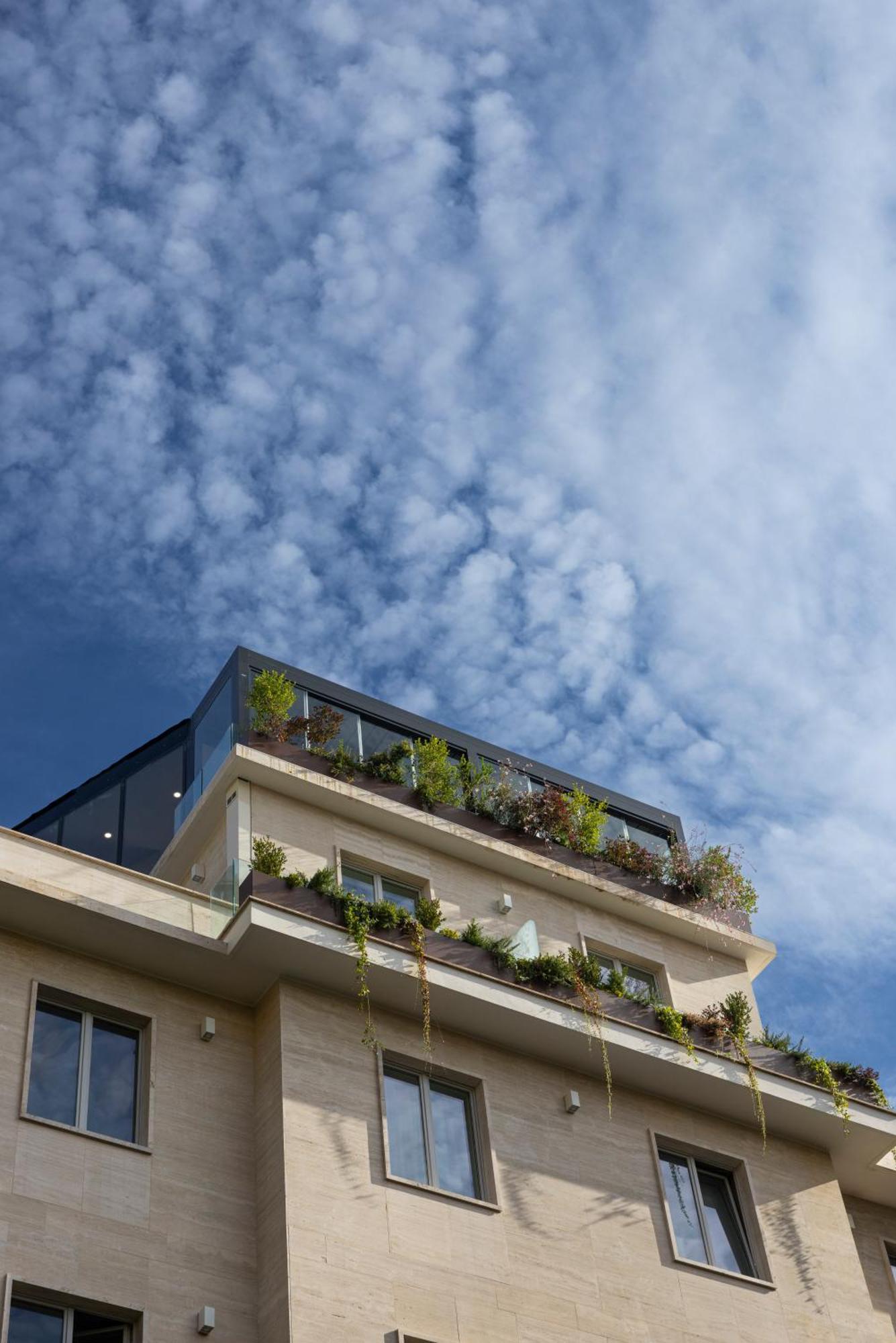 J Maluni Hotel Roma