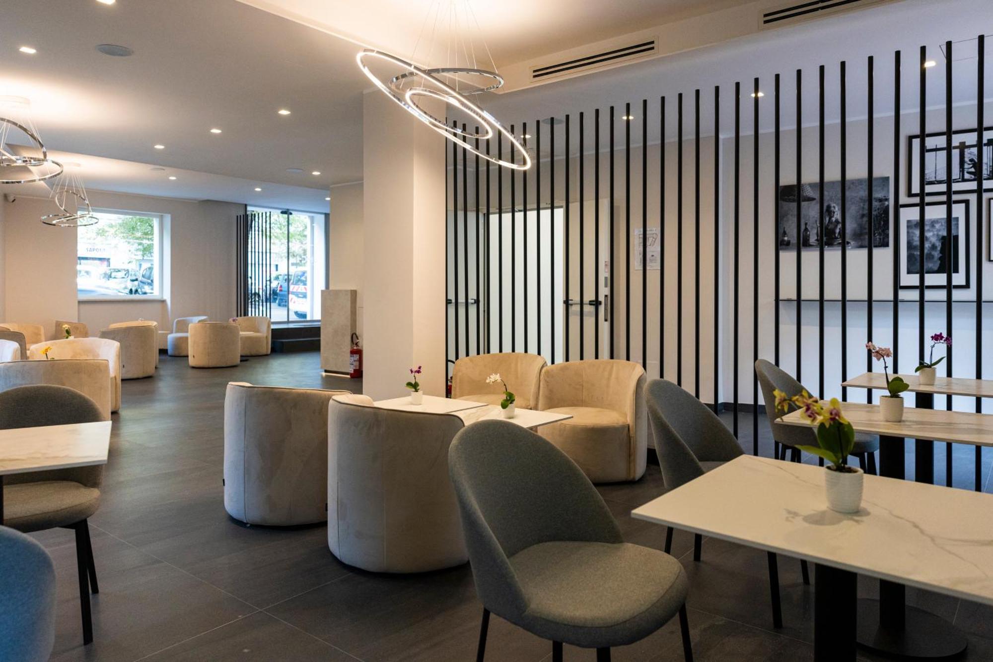J Maluni Hotel Roma