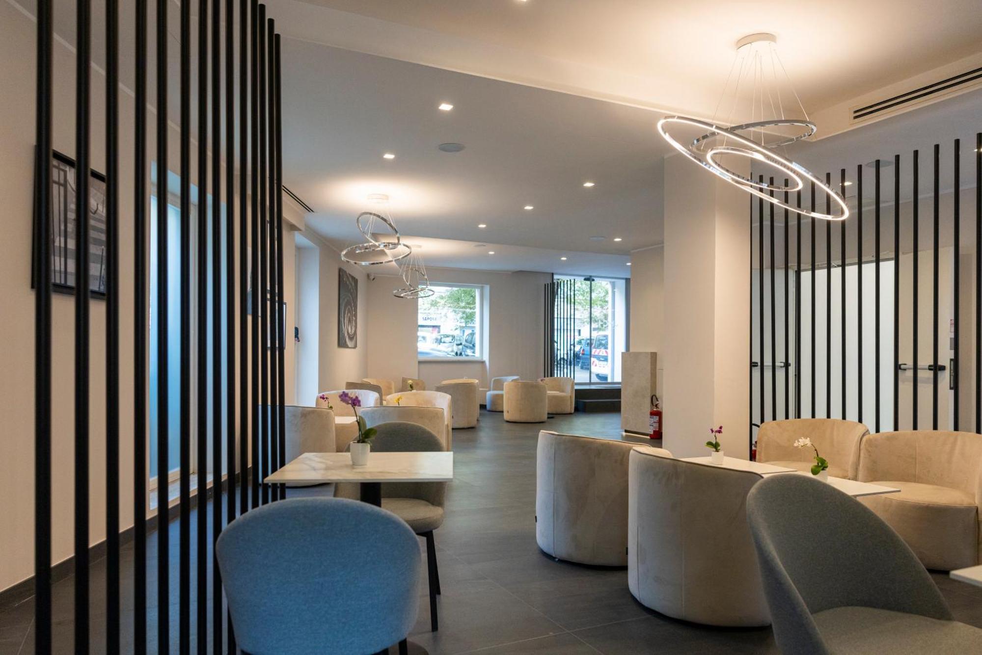 J Maluni Hotel