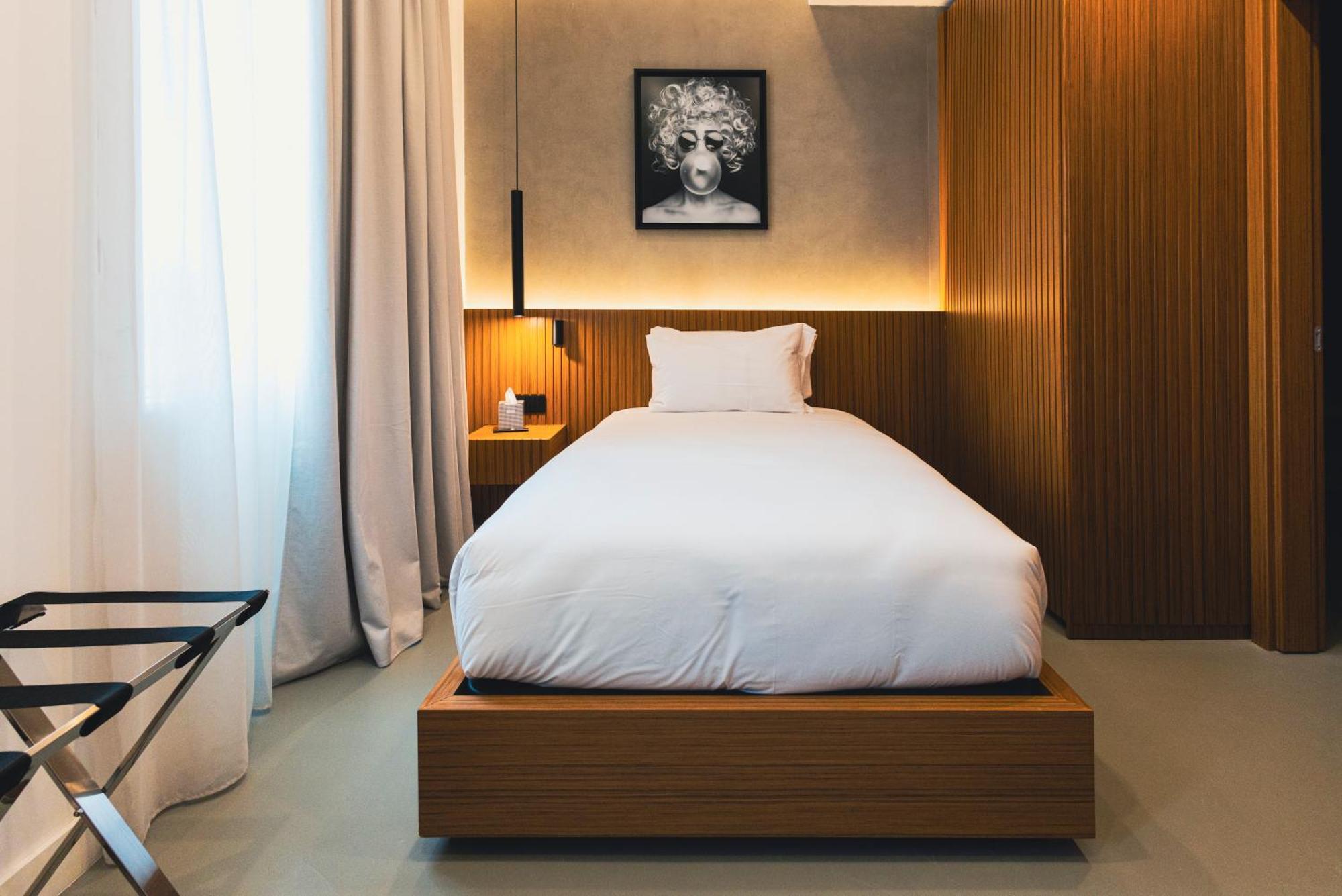 J Maluni Hotel Roma