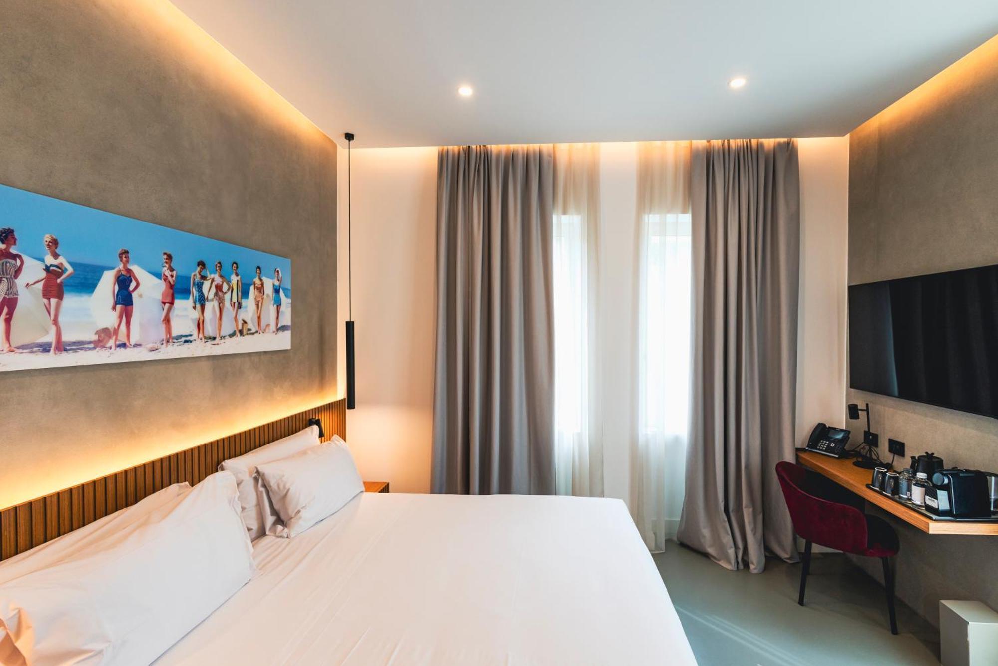 J Maluni Hotel 4*