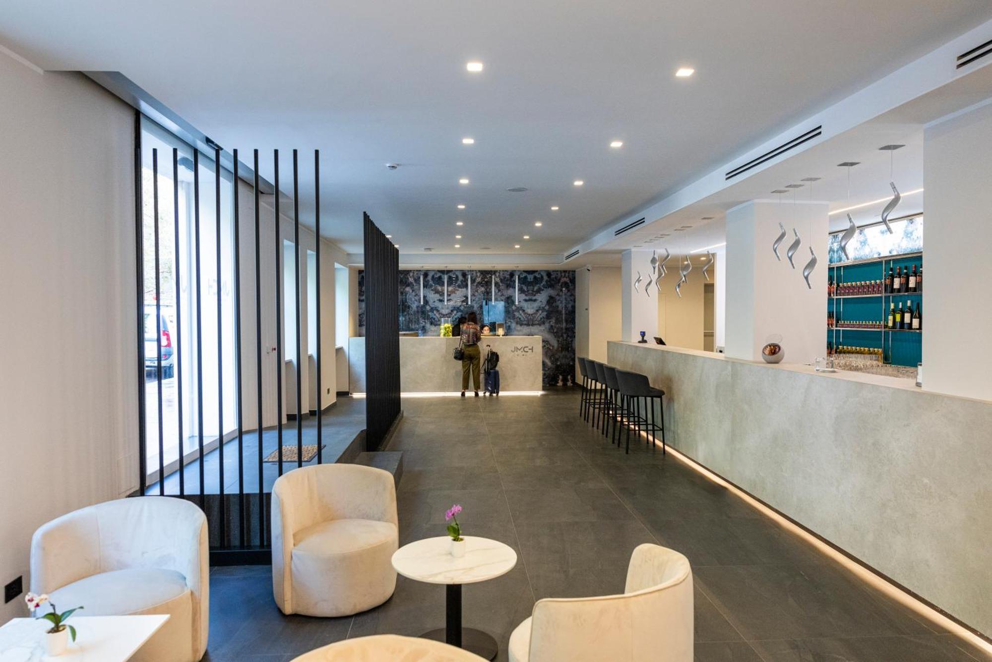 J Maluni Hotel Roma