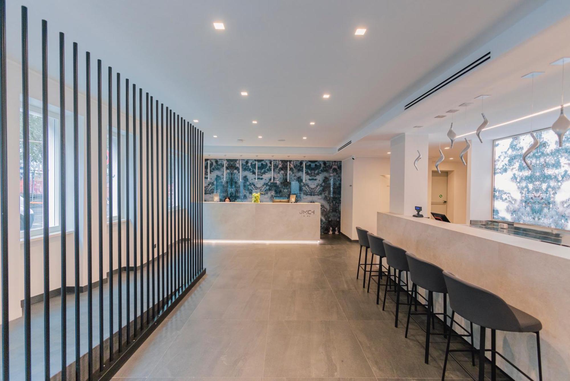 J Maluni Hotel 4*