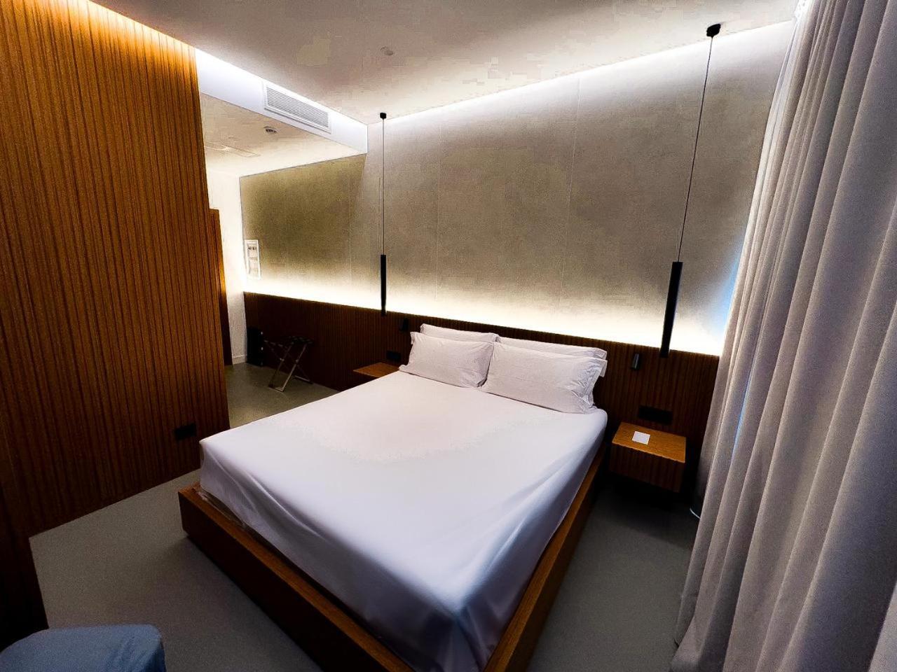 J Maluni Hotel 4*