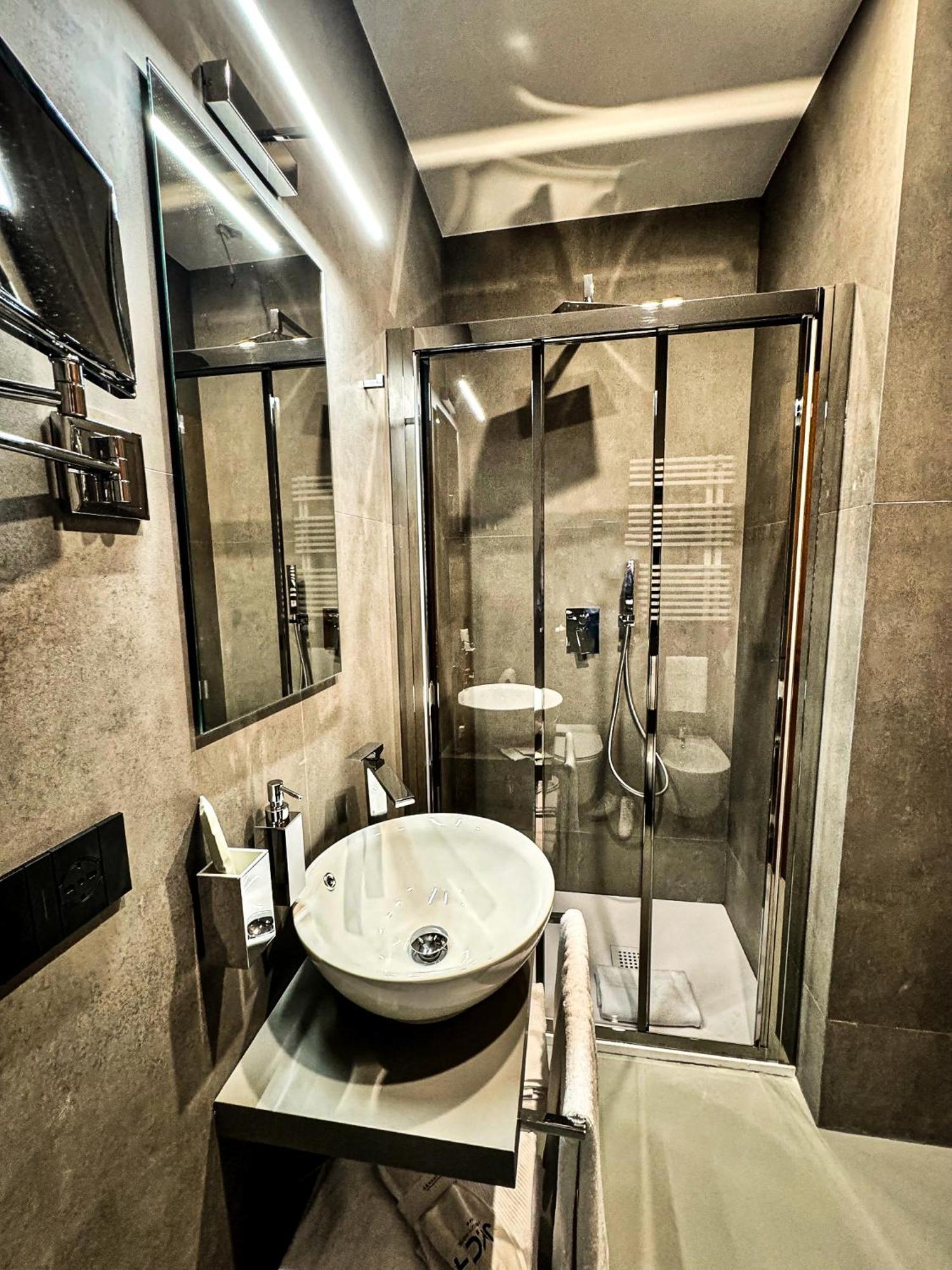 J Maluni Hotel Roma