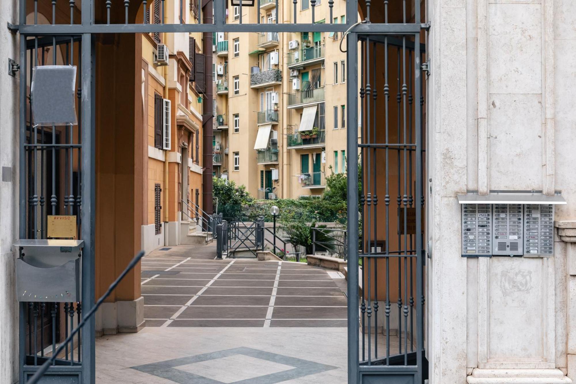 Suitte In San Giovanni Near Basilica - - Apartment *