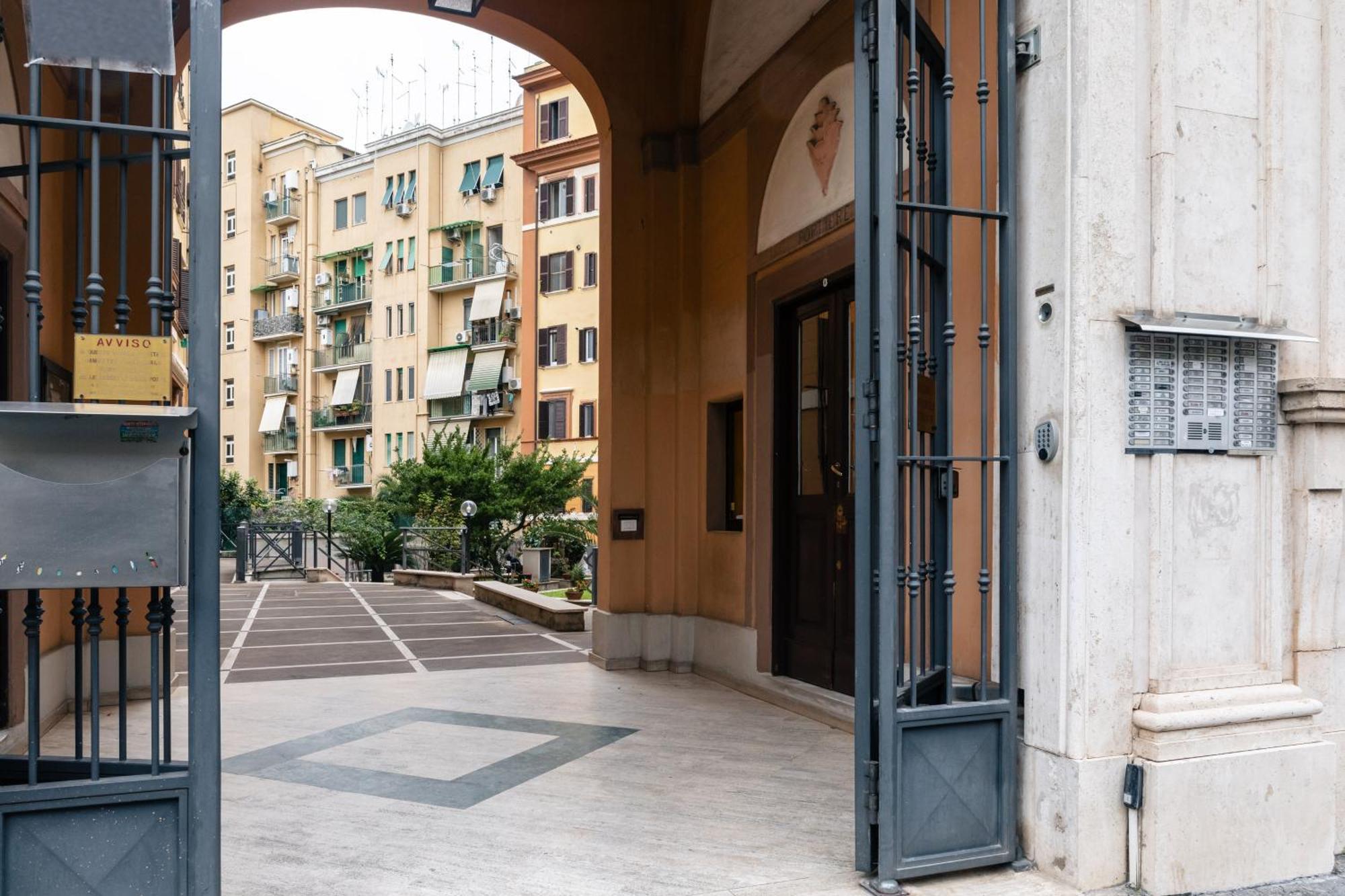 Apartment Suitte In San Giovanni Near Basilica - - *