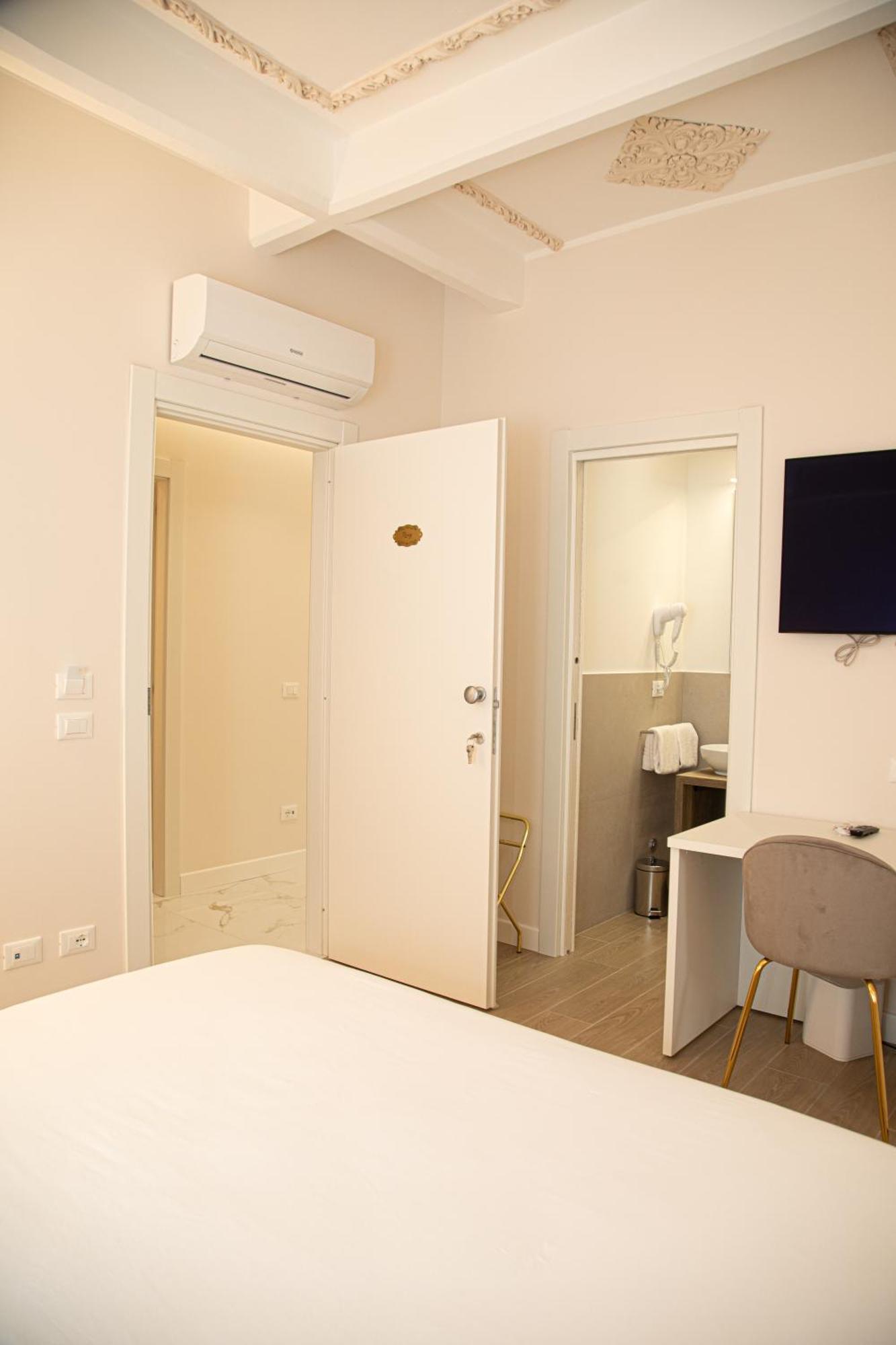 Roxy Luxury House Bed and breakfast