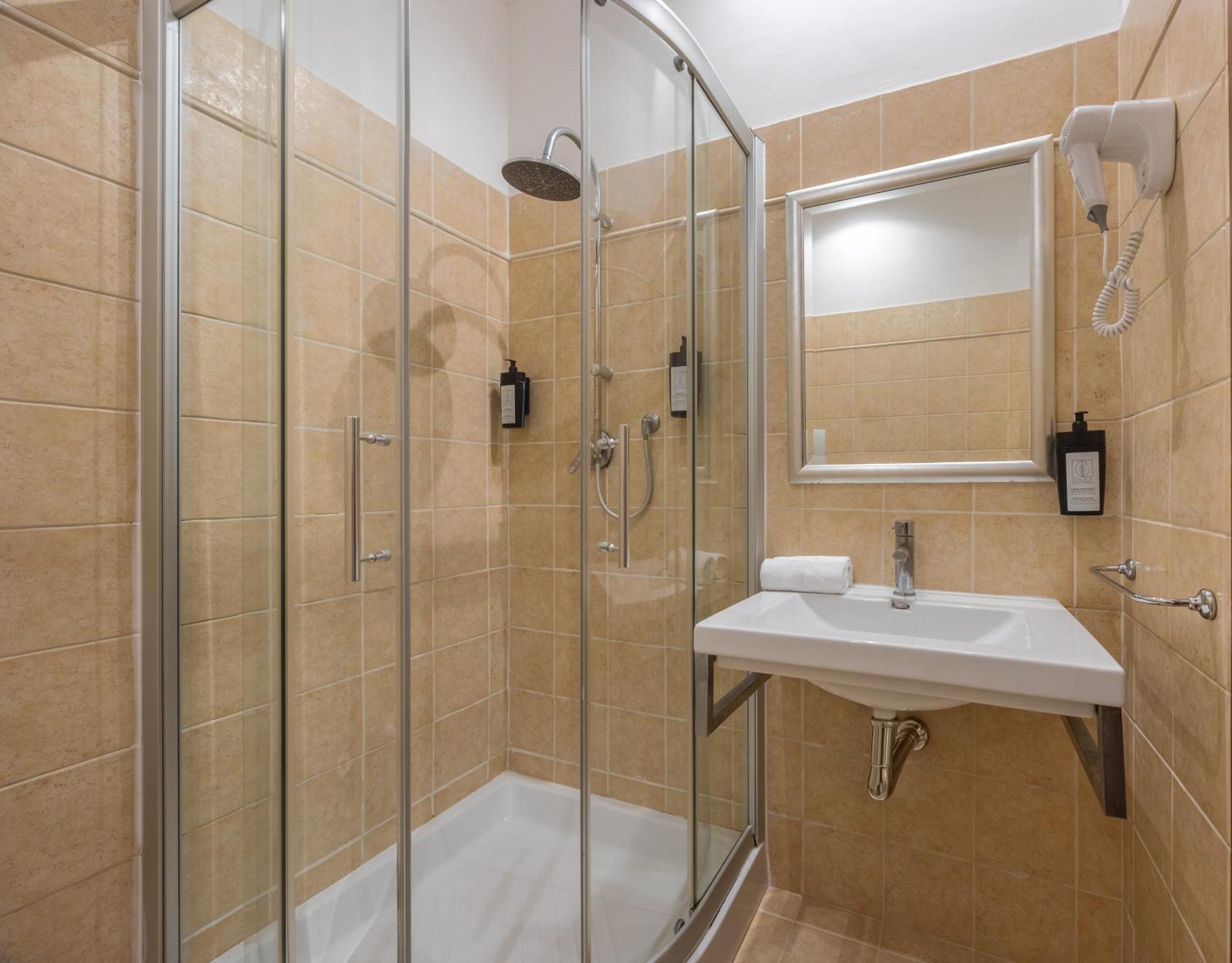 Hotel Garden Area Eur 4*