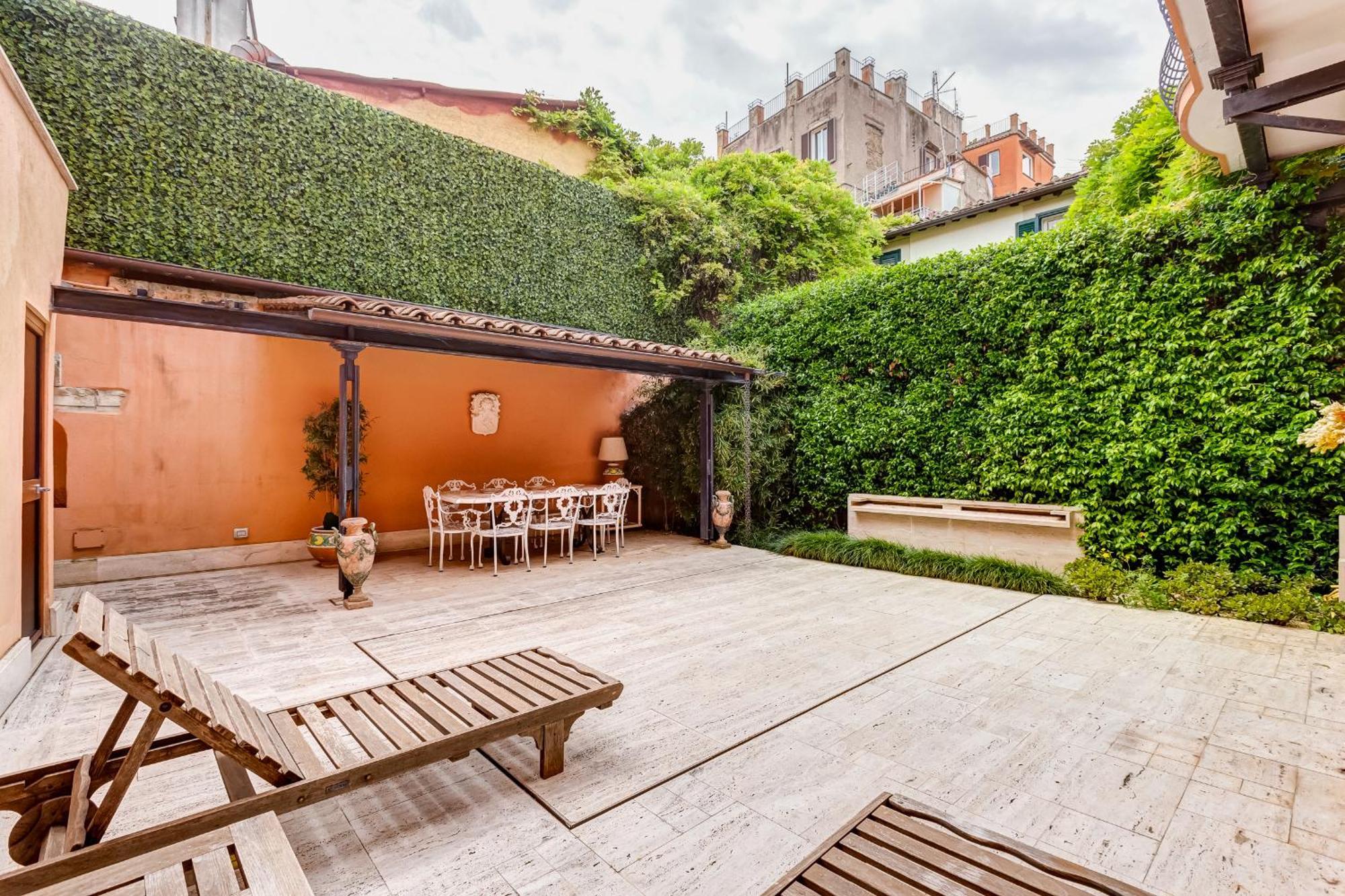 Casa vacanze Bmga L Luxury With Patio In Trastevere