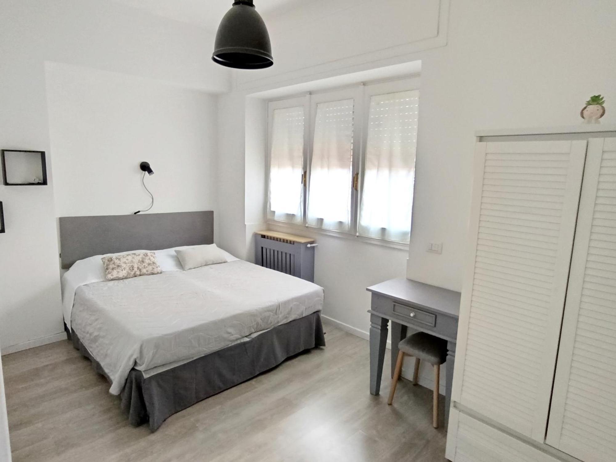 Apartment Rooftop Appia Antica,silenzioso Riservato Two Bedrooms Two Bathrooms *