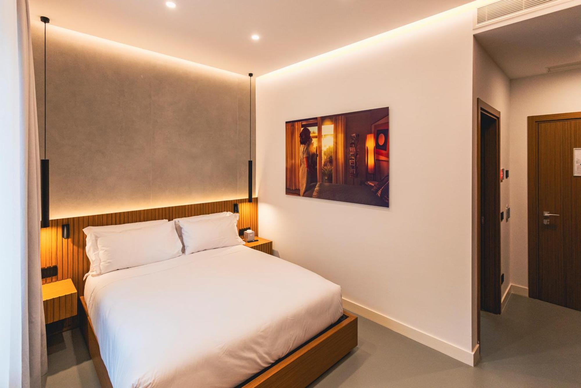 J Maluni Hotel