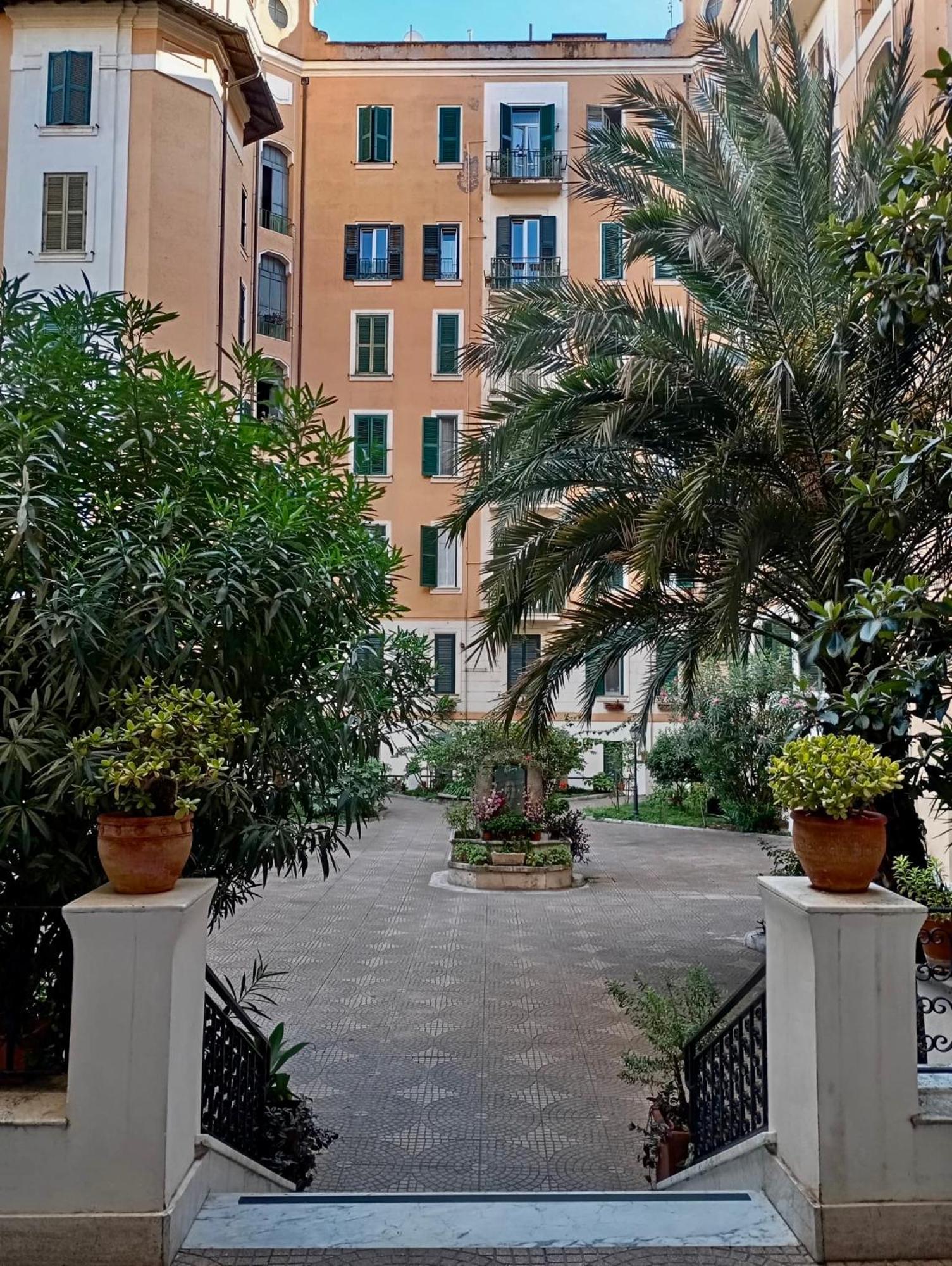 Ave Roma