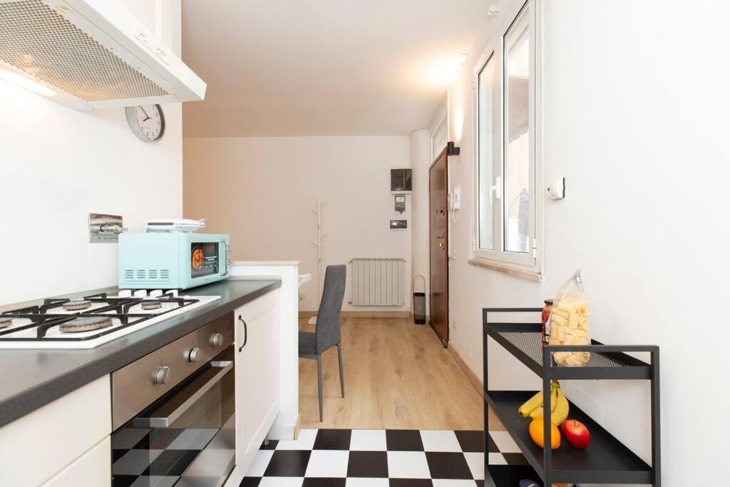 With Terrace 15 Min To Vatican & Trastevere Appartamento *