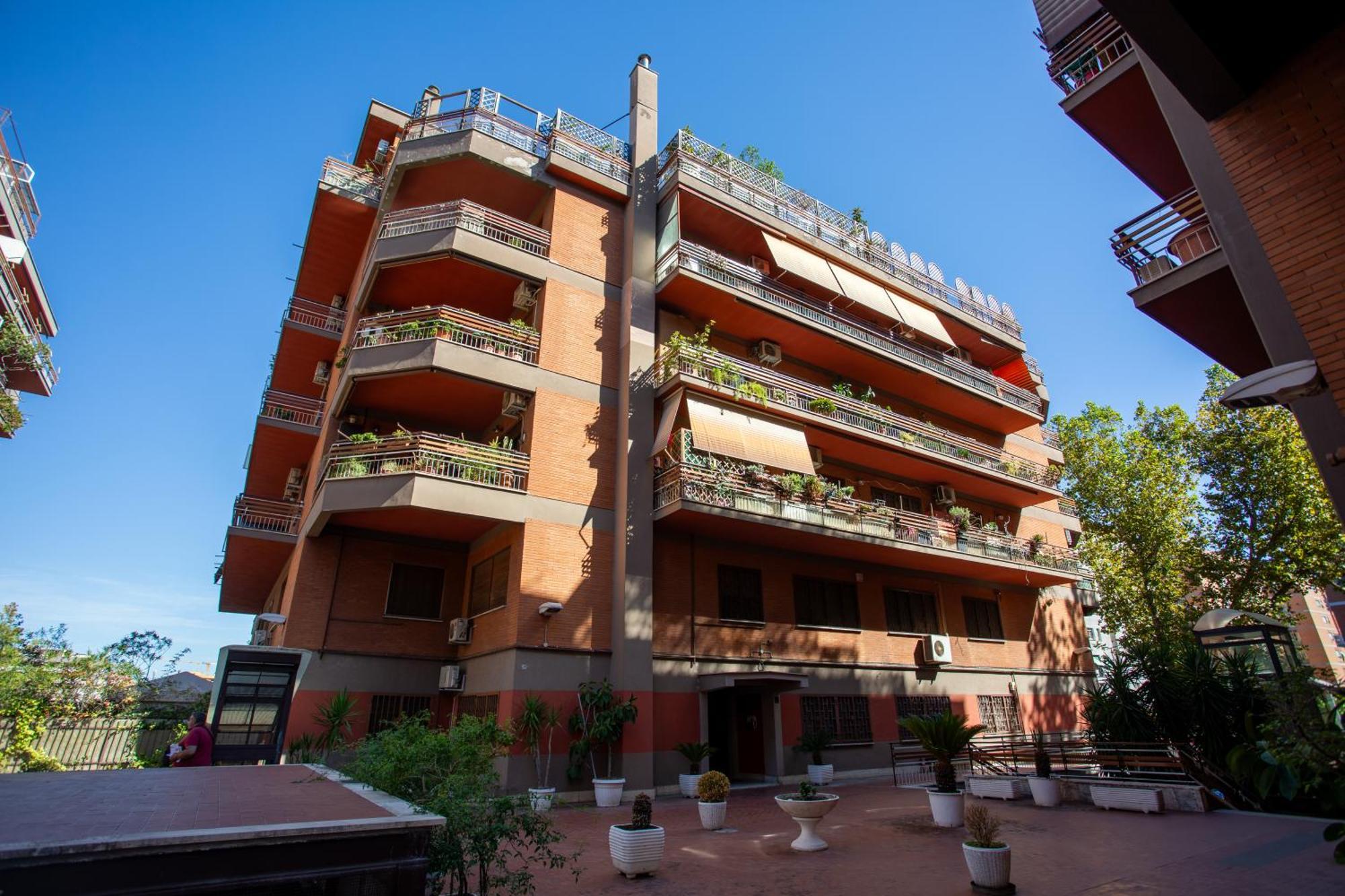 Quarto em Acomodações Particulares Stanza Comoda E Silenziosa Con Bagno Privato E Area Lavoro E Relax Roma