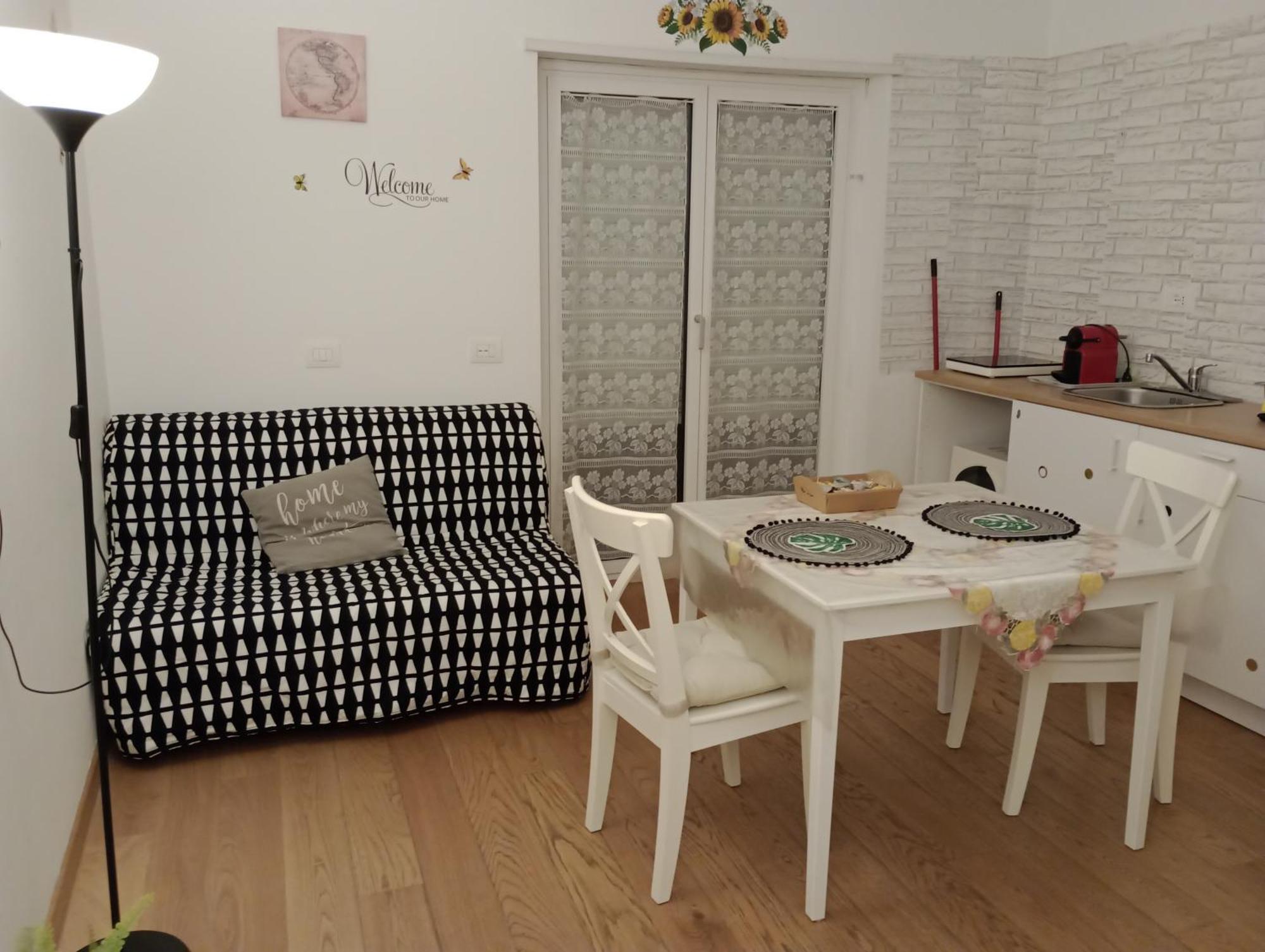 Living Int 2 Apartment