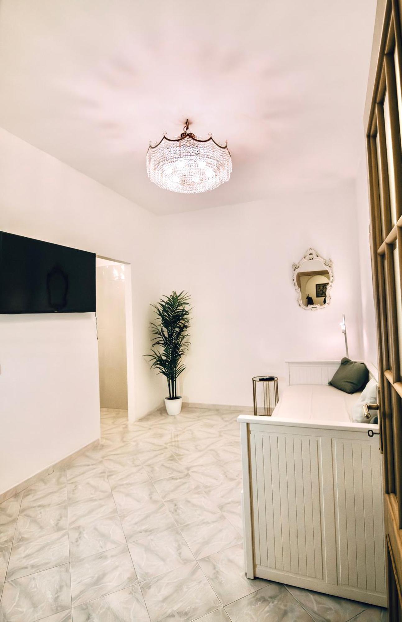 Apartamento Golden Luxury - San Giovanni - 10 Min To Basilica Of San Giovanni - 25 Min To Colosseum Roma