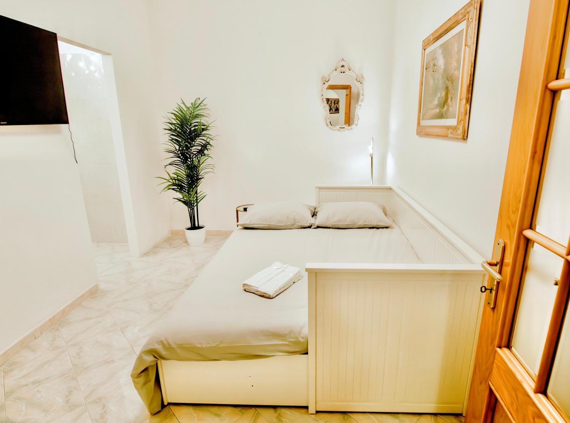 Golden Luxury - San Giovanni - 10 Min To Basilica Of San Giovanni - 25 Min To Colosseum Apartamento