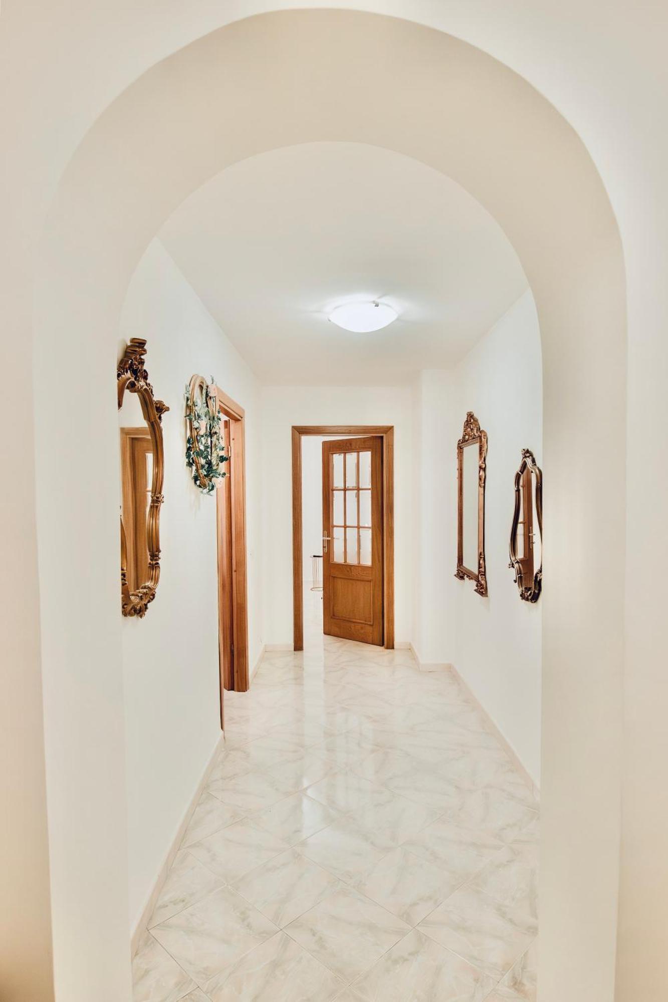 Golden Luxury - San Giovanni - 10 Min To Basilica Of San Giovanni - 25 Min To Colosseum Apartamento Roma