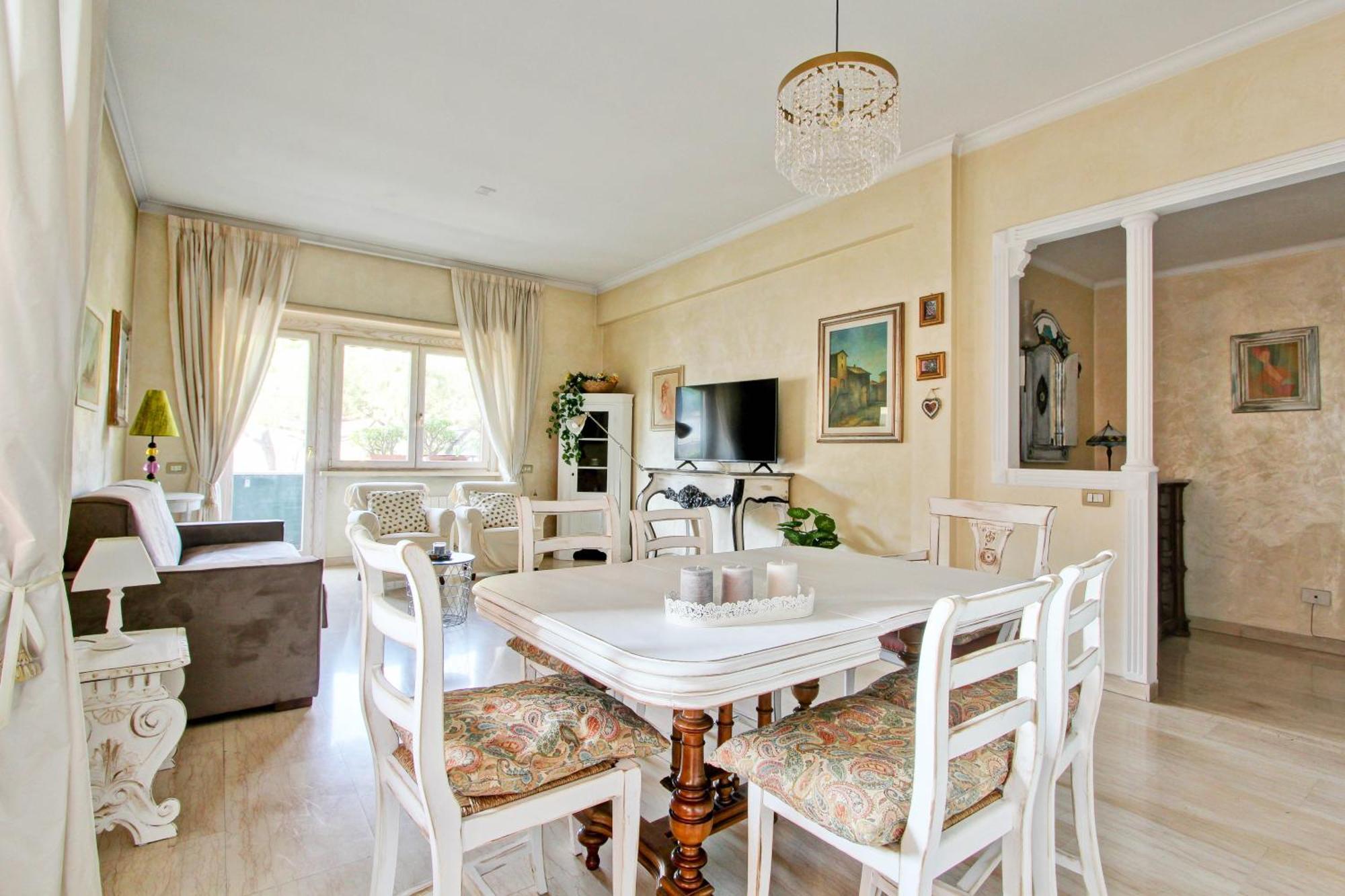 Elle House *