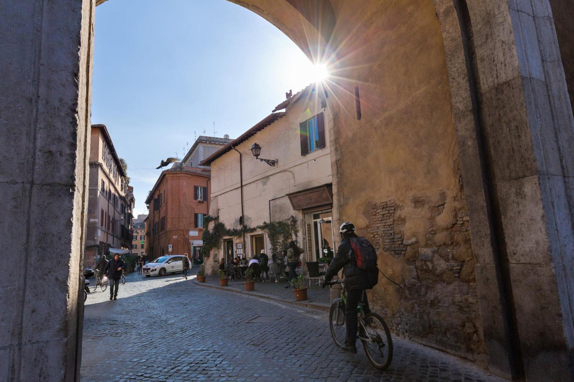 Trastevere House With Balcony,quiet New Apartamento Roma